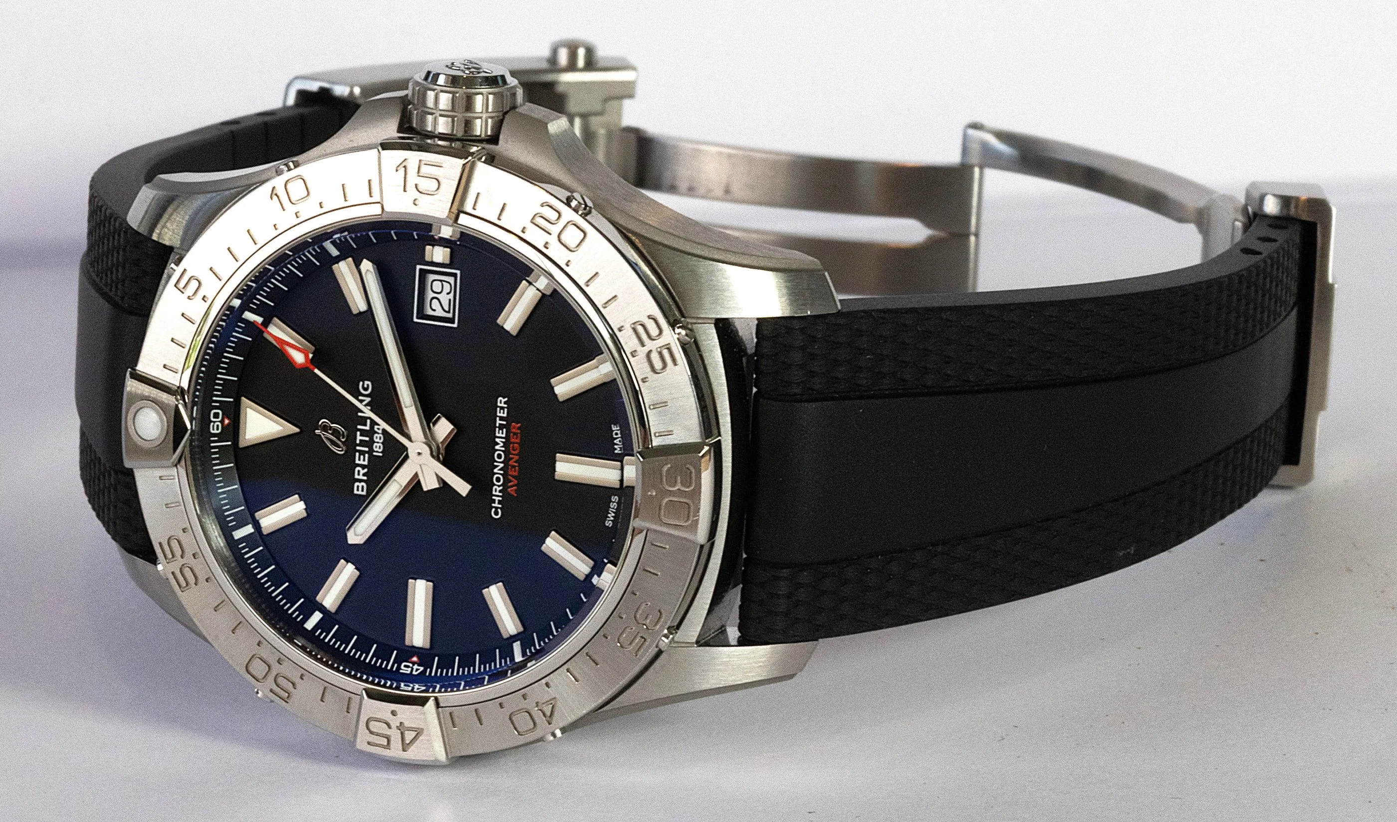 Breitling Avenger detail 12