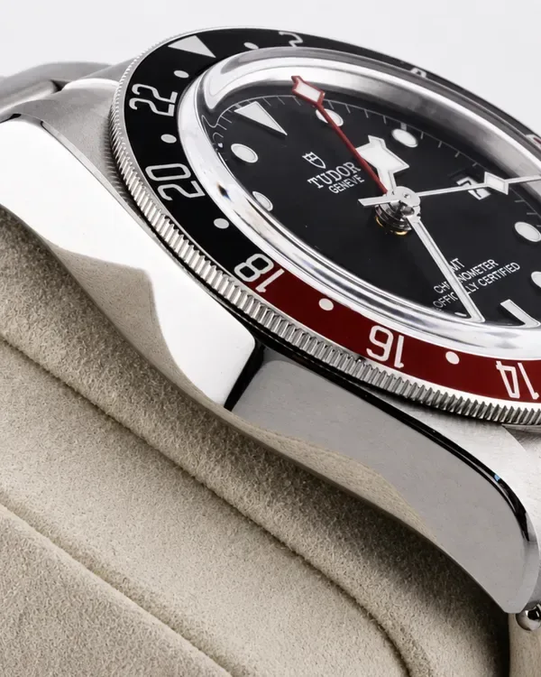 Tudor Black Bay GMT "Pepsi" 41MM detail 6