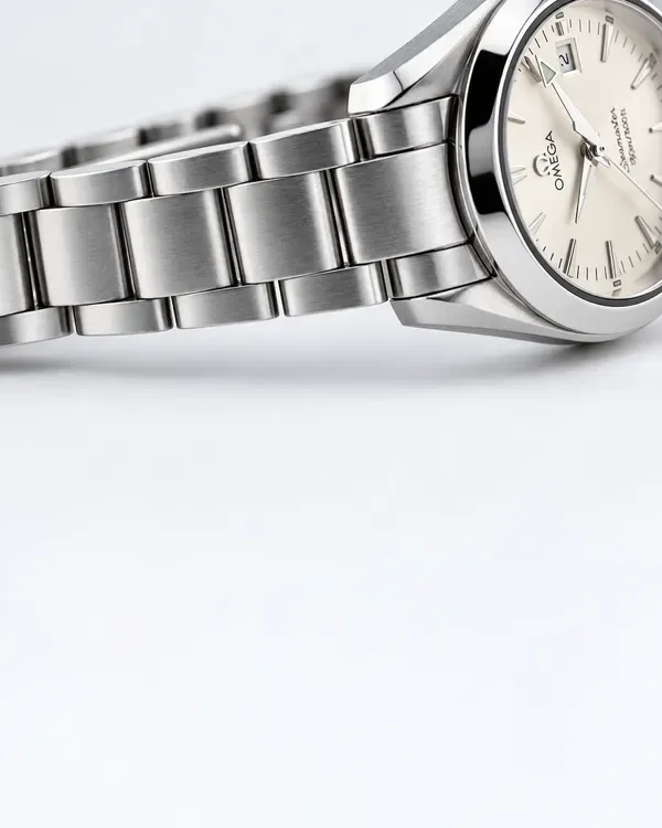 Omega Seamaster Aqua Terra Quartz Silver Dial detail 2