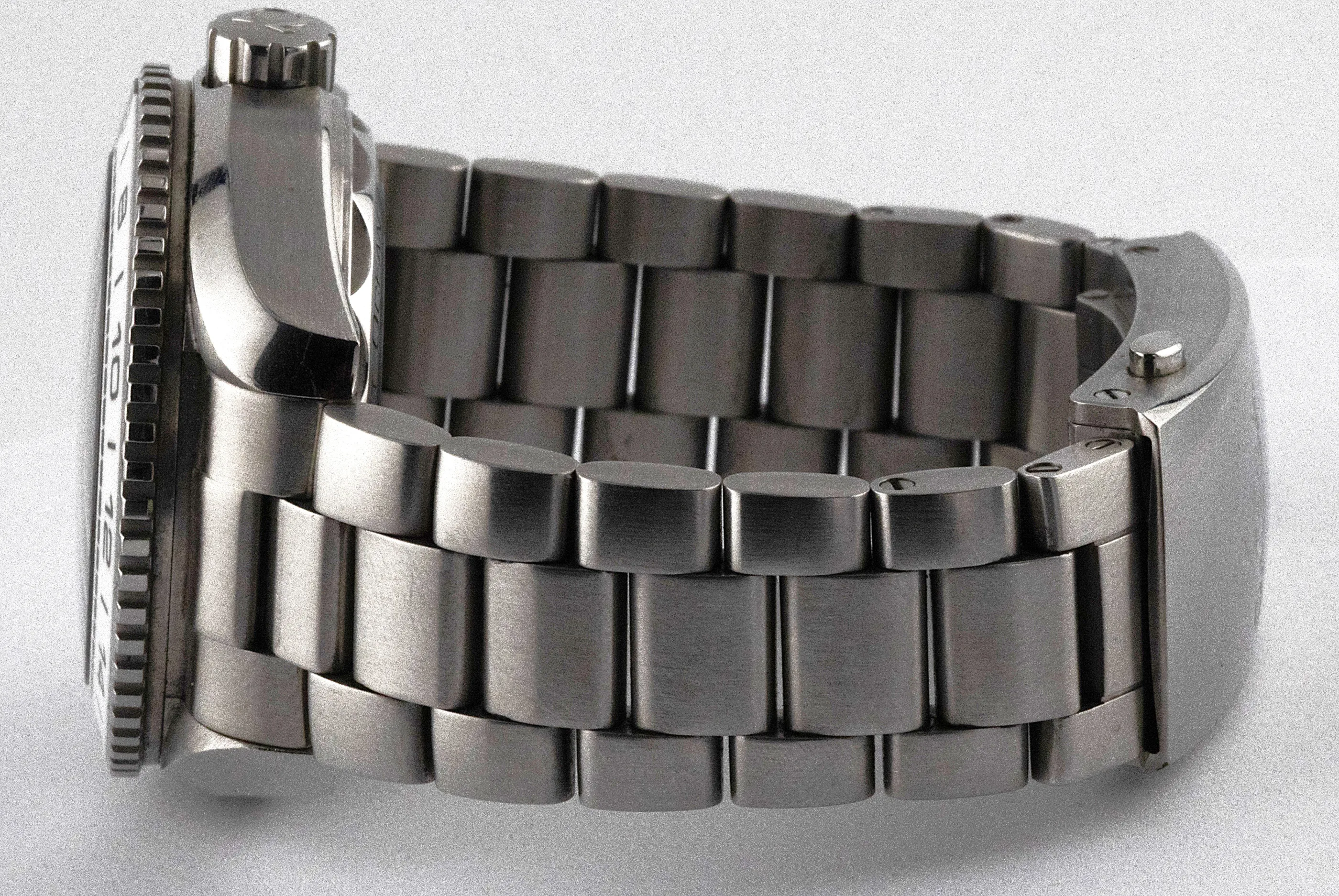 Omega Seamaster Planet Ocean 600M GMT detail 7