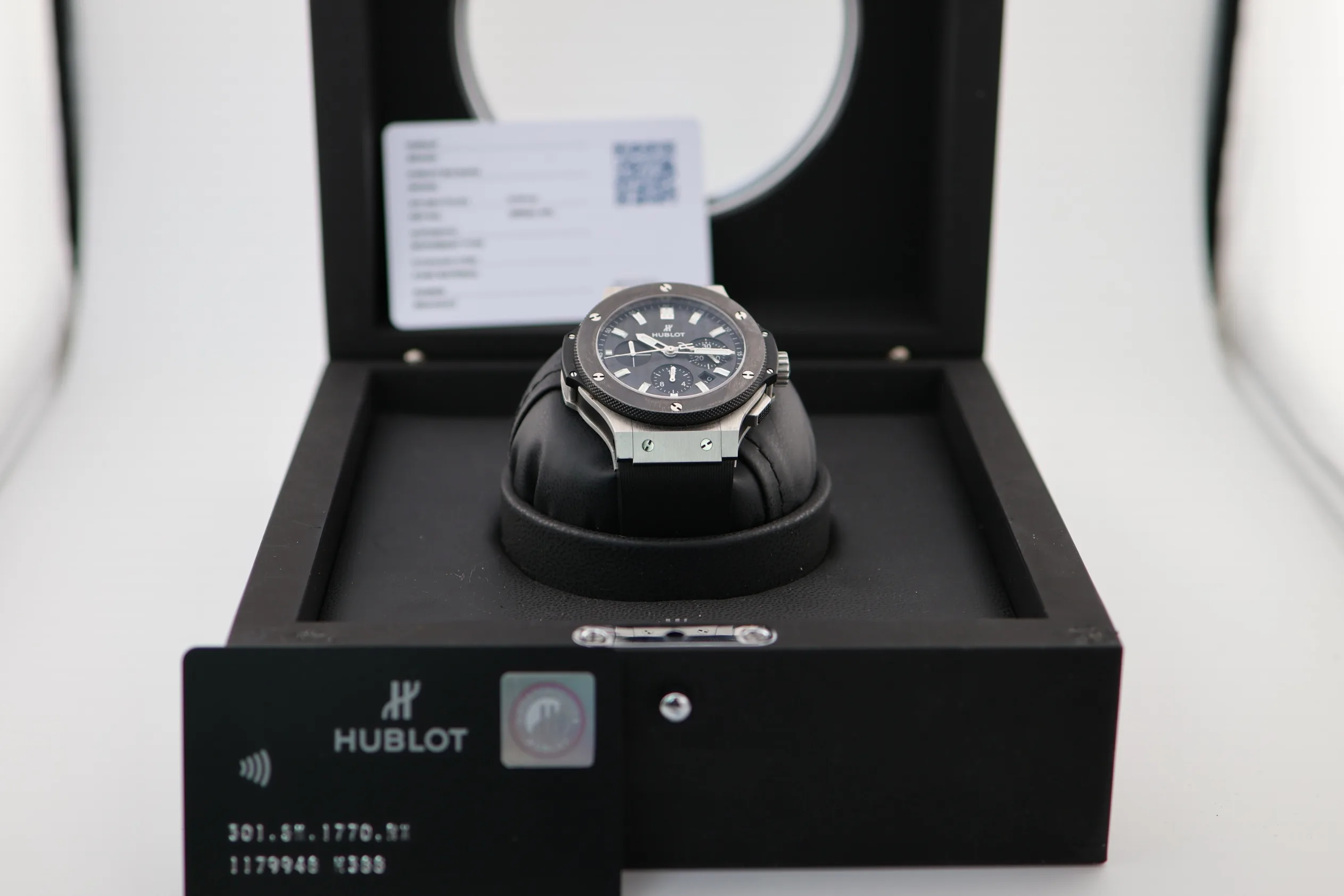 Hublot Big Bang Carbon Fiber detail 3