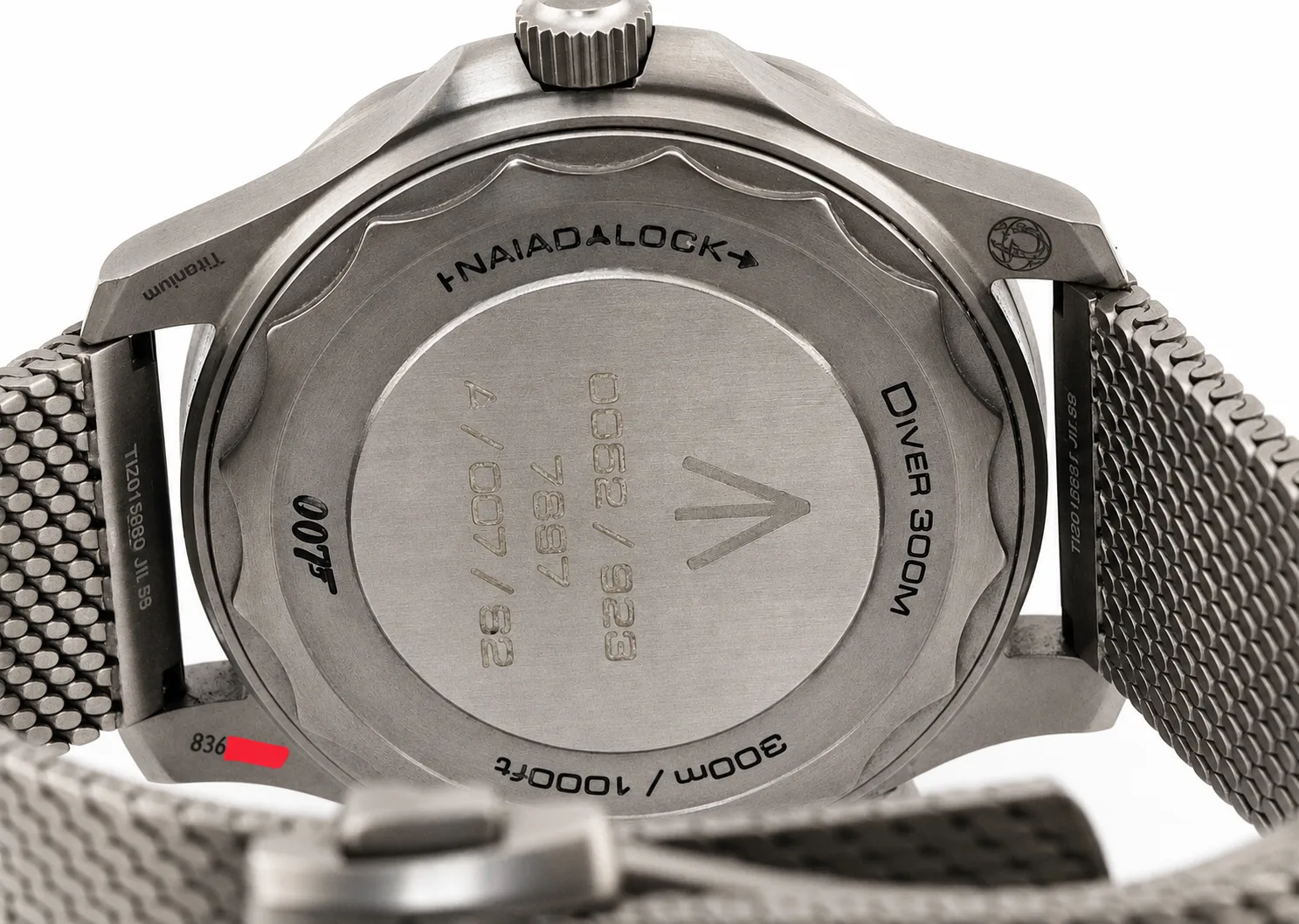 Omega Omega Seamaster Diver 300M Chronometer 42mm "007 Edition" detail 2