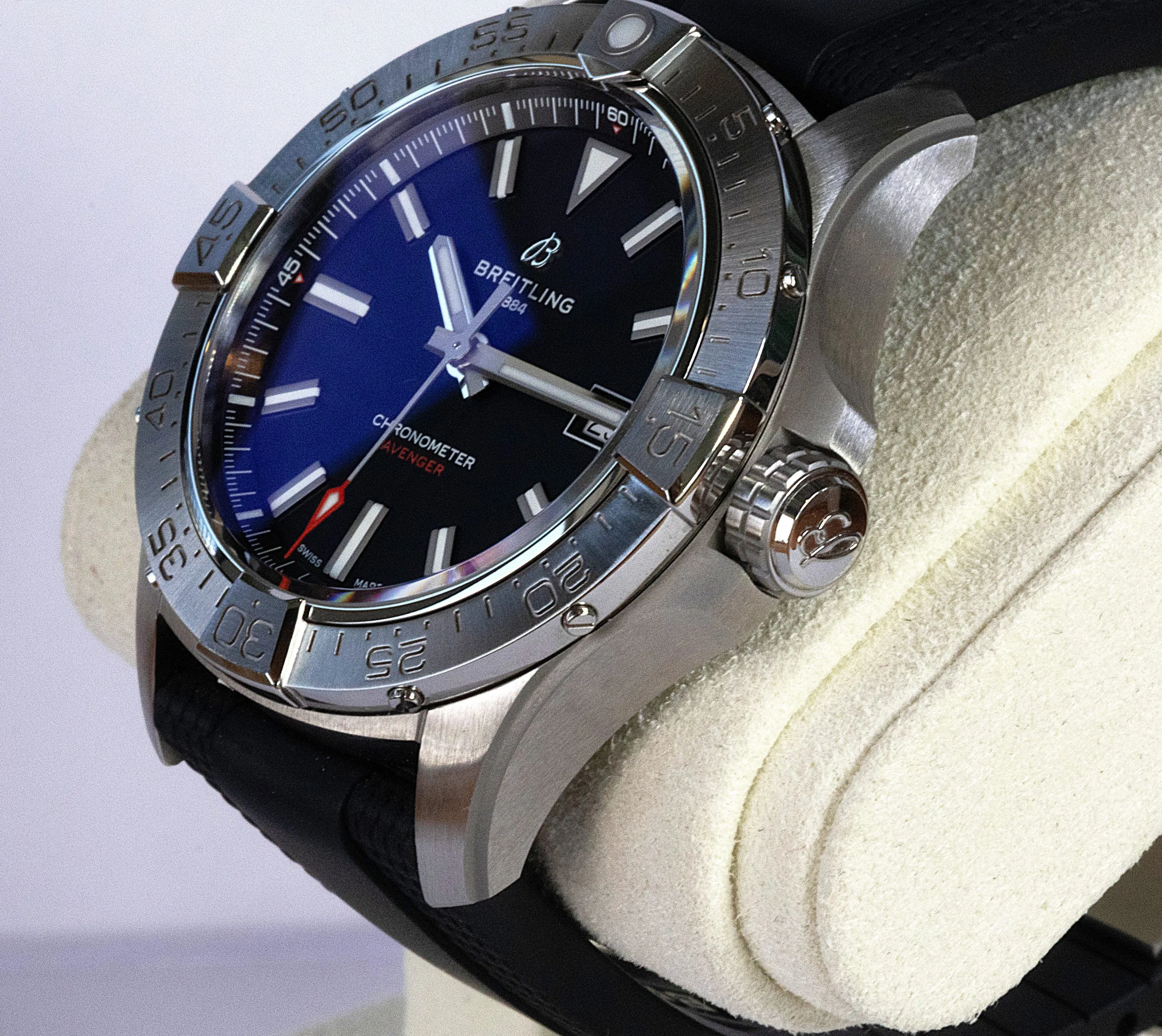 Breitling Avenger detail 5