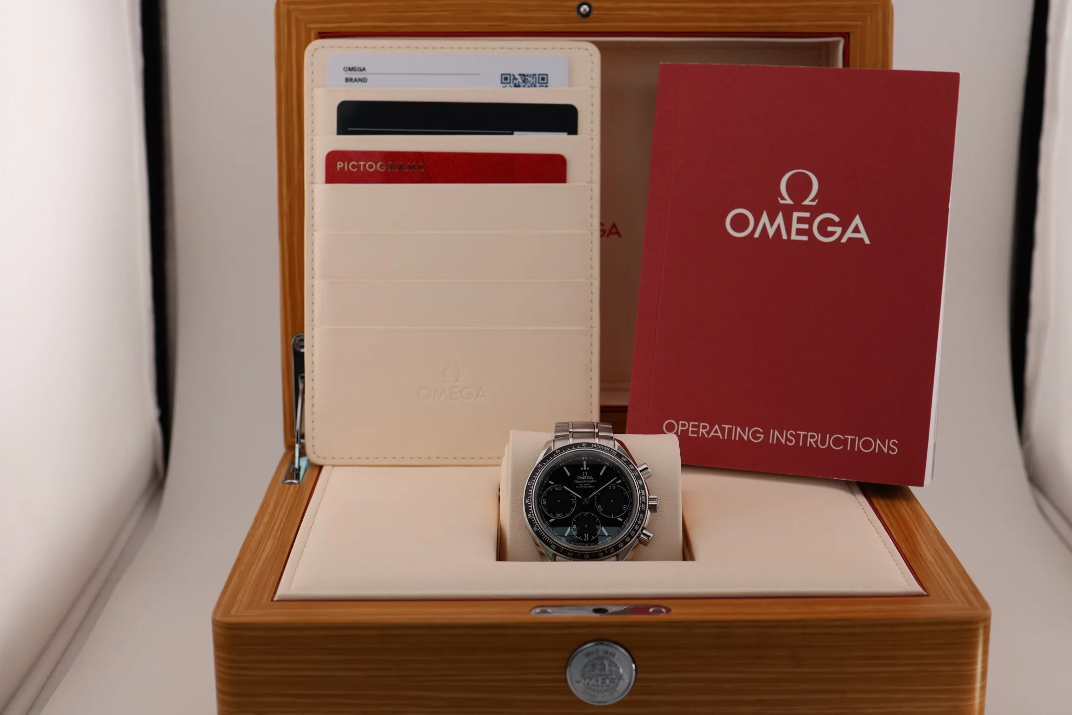 Omega Speedmaster Racing detail 9