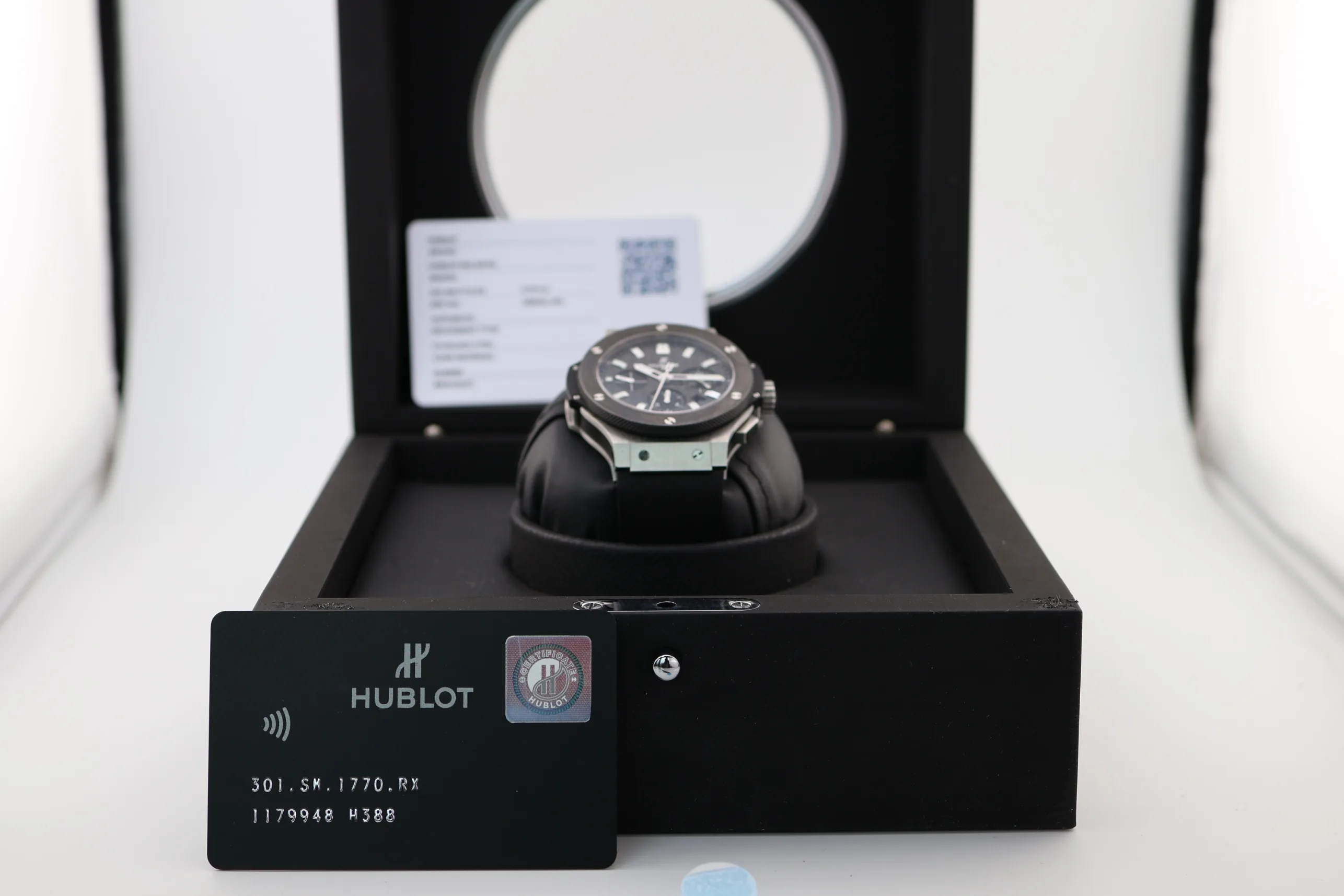 Hublot Big Bang Carbon Fiber detail 4