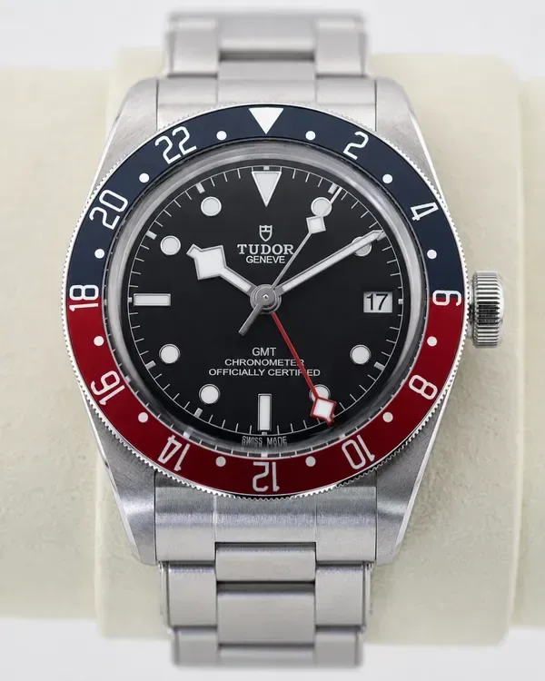 Tudor Black Bay GMT "Pepsi" 41MM detail 3