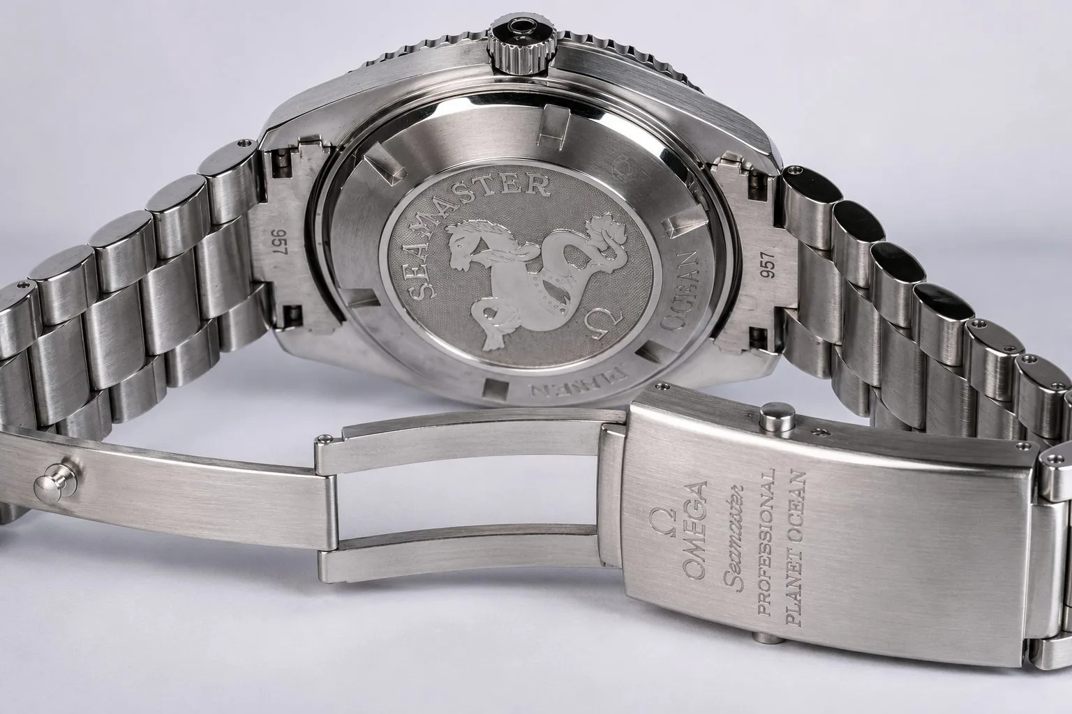 Omega Seamaster Planet Ocean detail 10