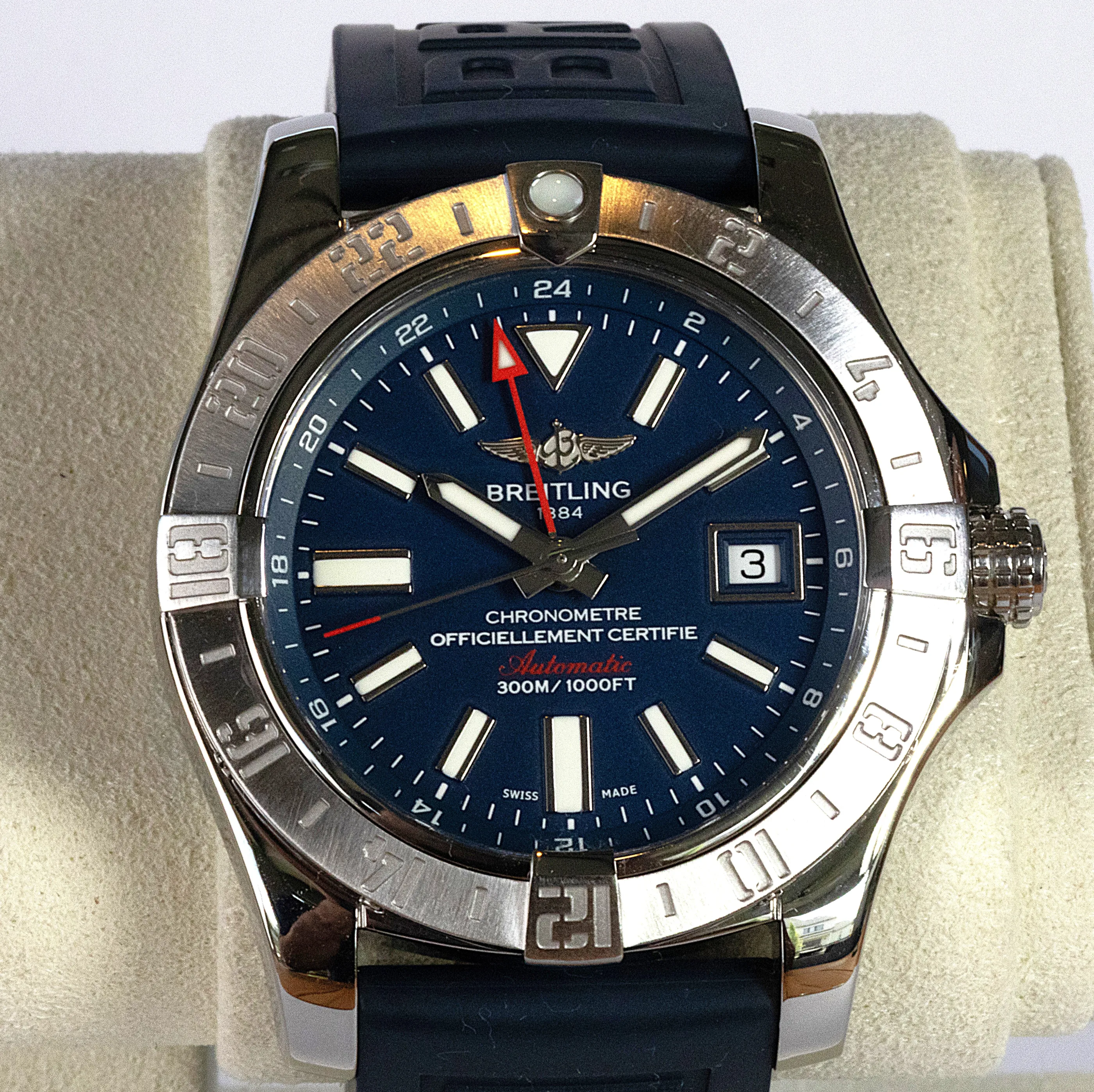Breitling Avenger II GMT detail 5