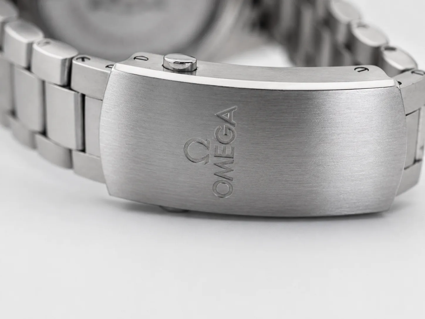 Omega Seamaster Planet Ocean 600M GMT detail 12