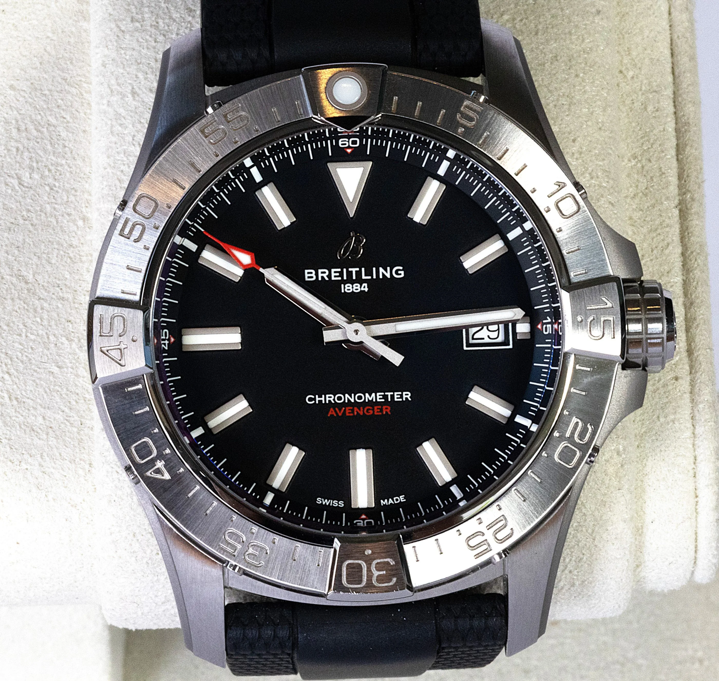 Breitling Avenger detail 6