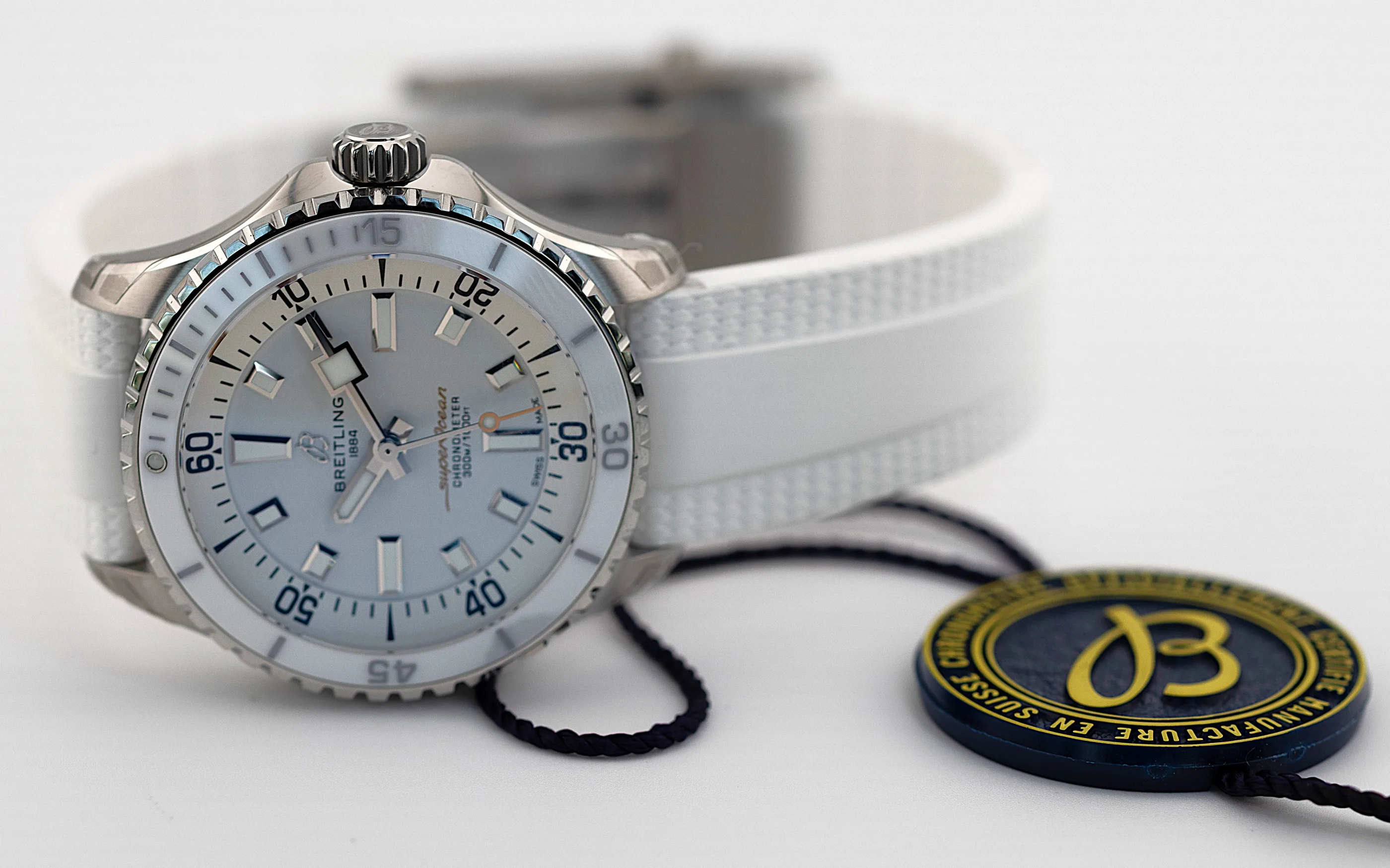 Breitling Superocean 36 detail 3