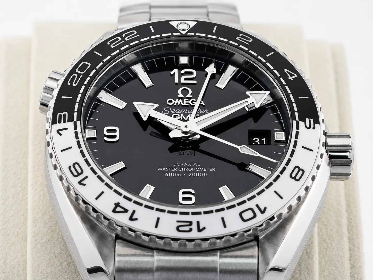 Omega Seamaster Planet Ocean 600M GMT detail 2