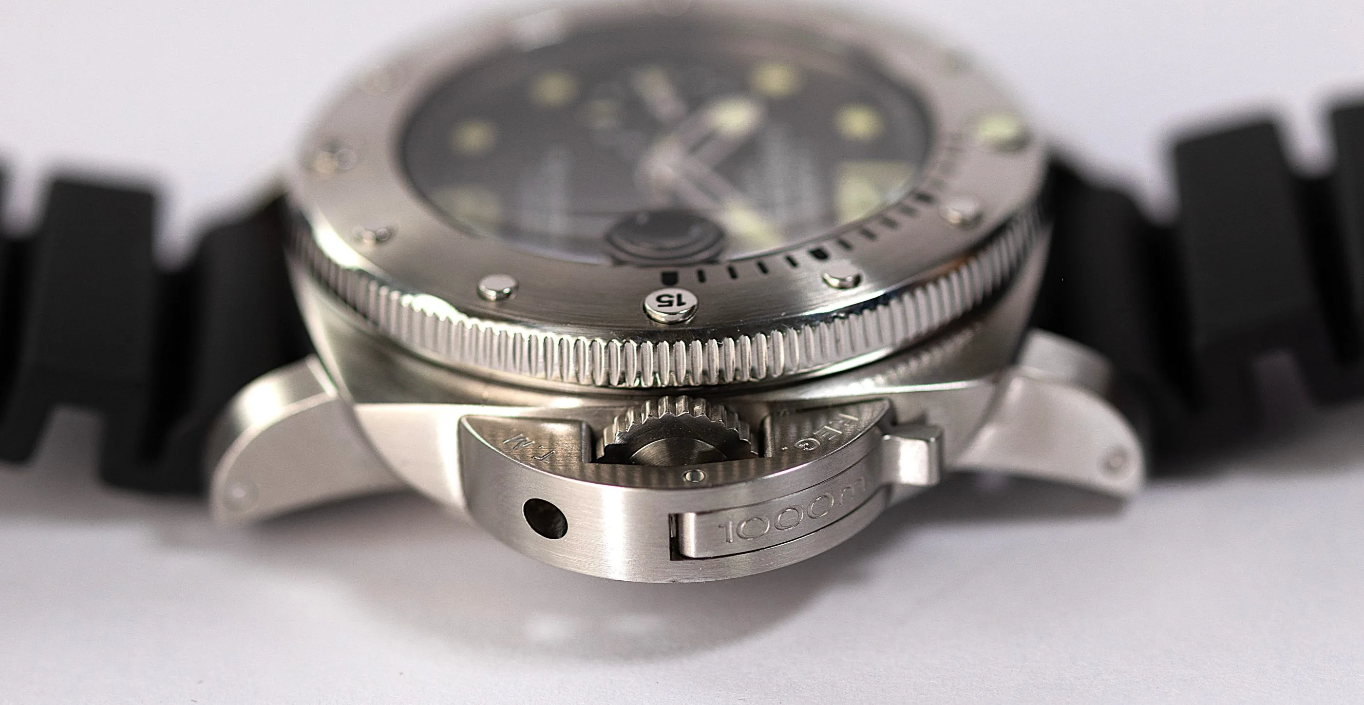 Panerai Luminor Submersible detail 4