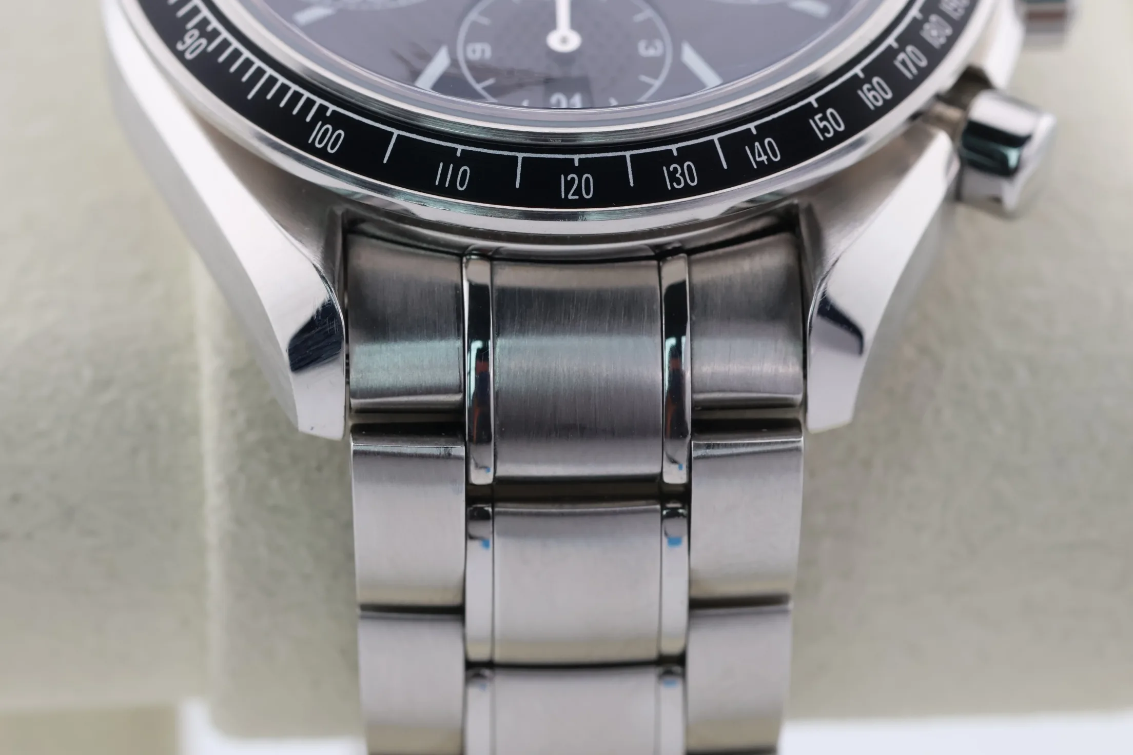 Omega Speedmaster Racing detail 3