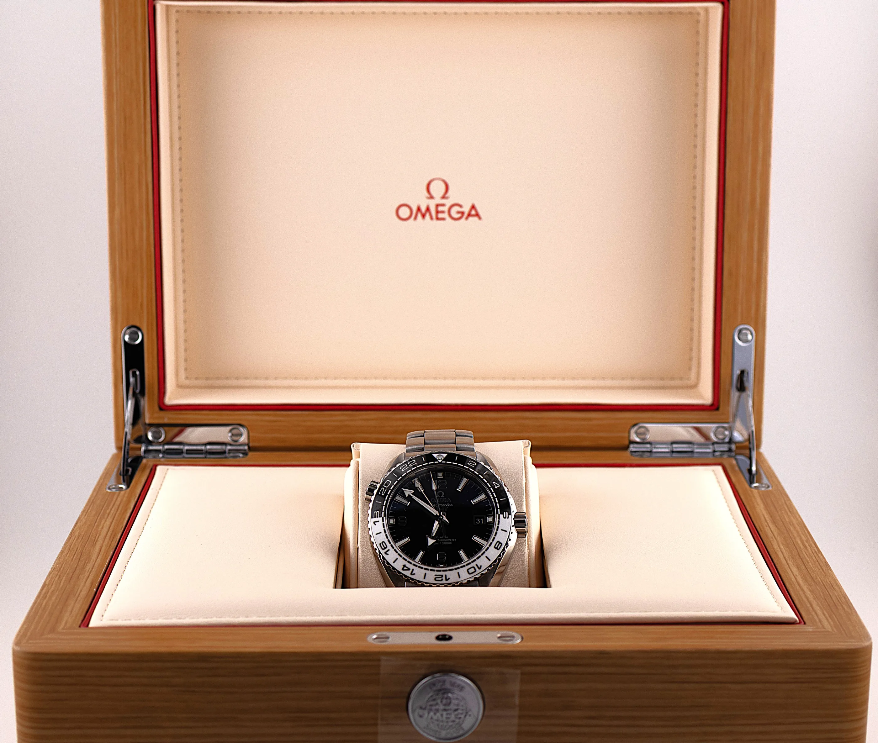 Omega Seamaster Planet Ocean 600M GMT detail 8