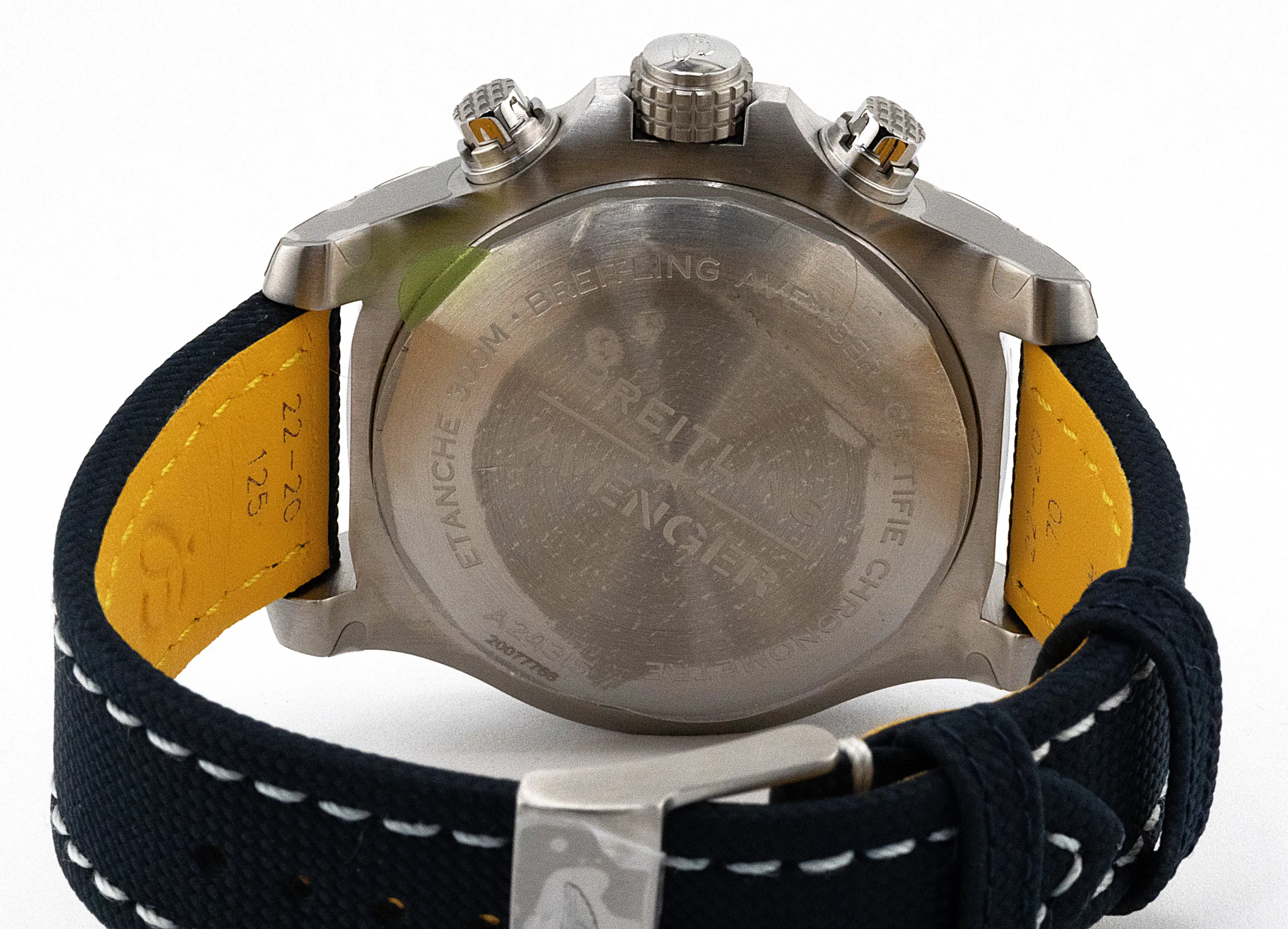 Breitling Avenger Chrono GMT detail 10