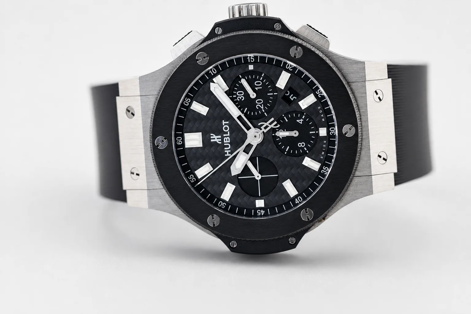 Hublot Big Bang Carbon Fiber detail 2
