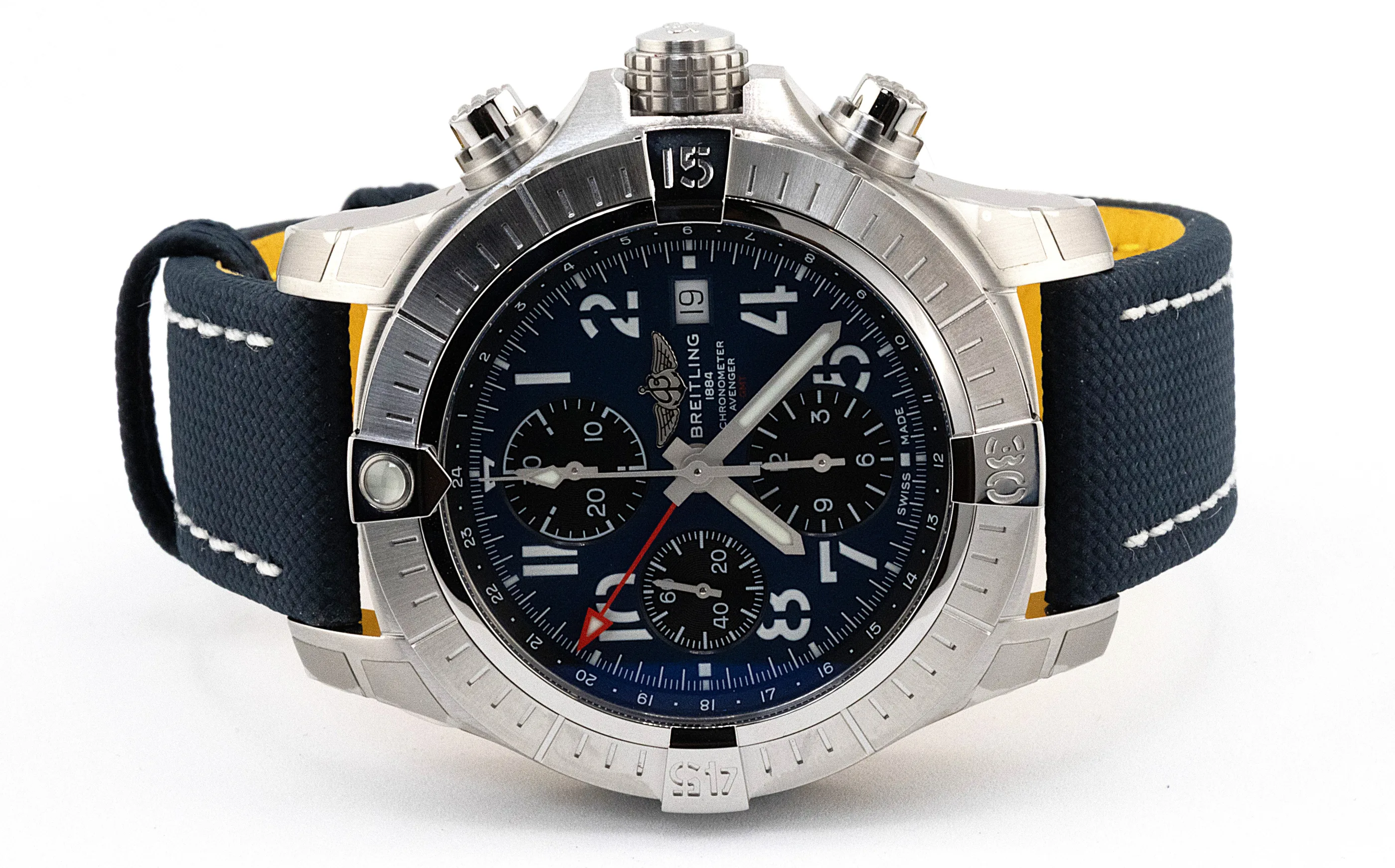 Breitling Avenger Chrono GMT detail 6