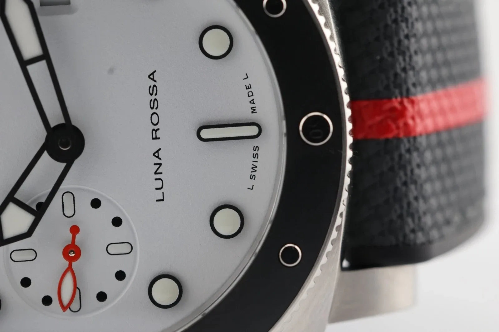 Panerai Submersible Luna Rossa White Dial detail 3