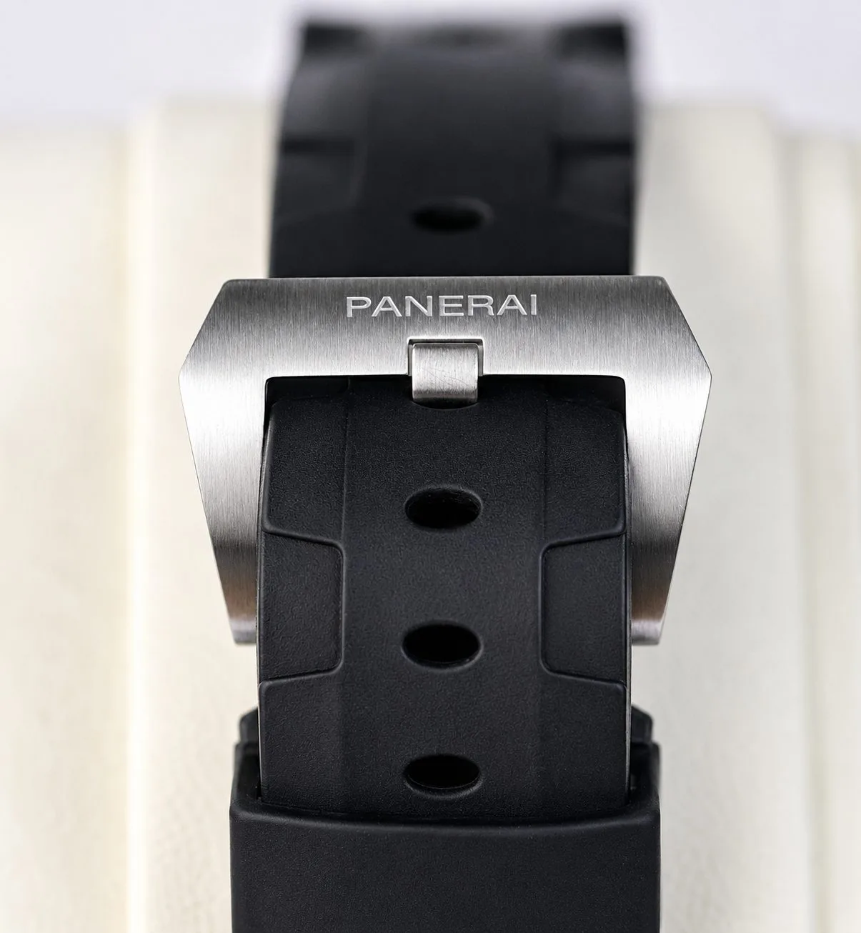 Panerai Luminor Submersible detail 8