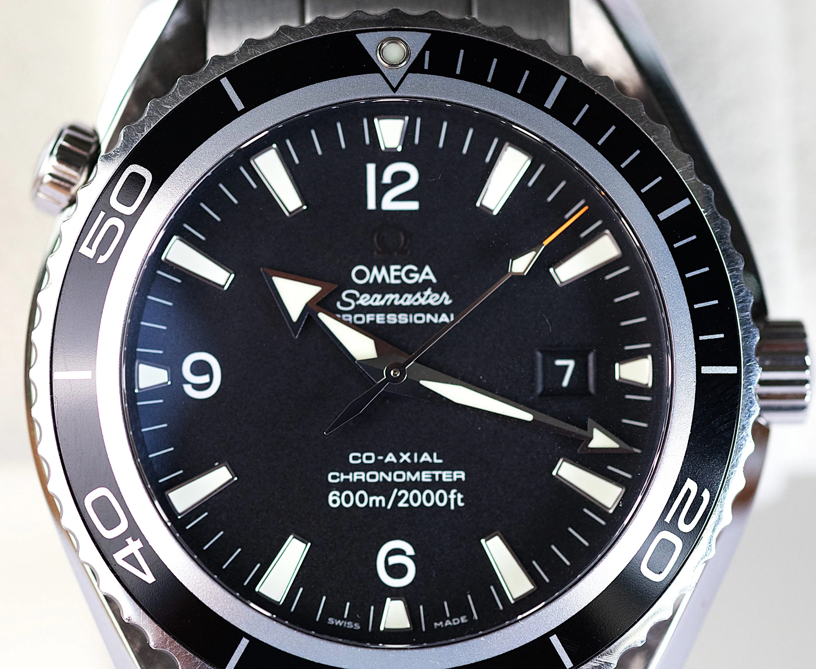 Omega Seamaster Planet Ocean detail 4