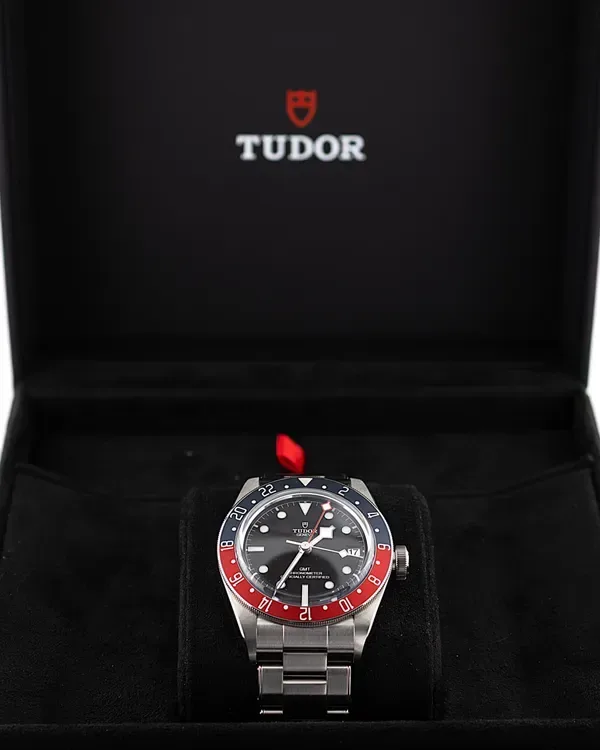 Tudor Black Bay GMT "Pepsi" 41MM detail 16