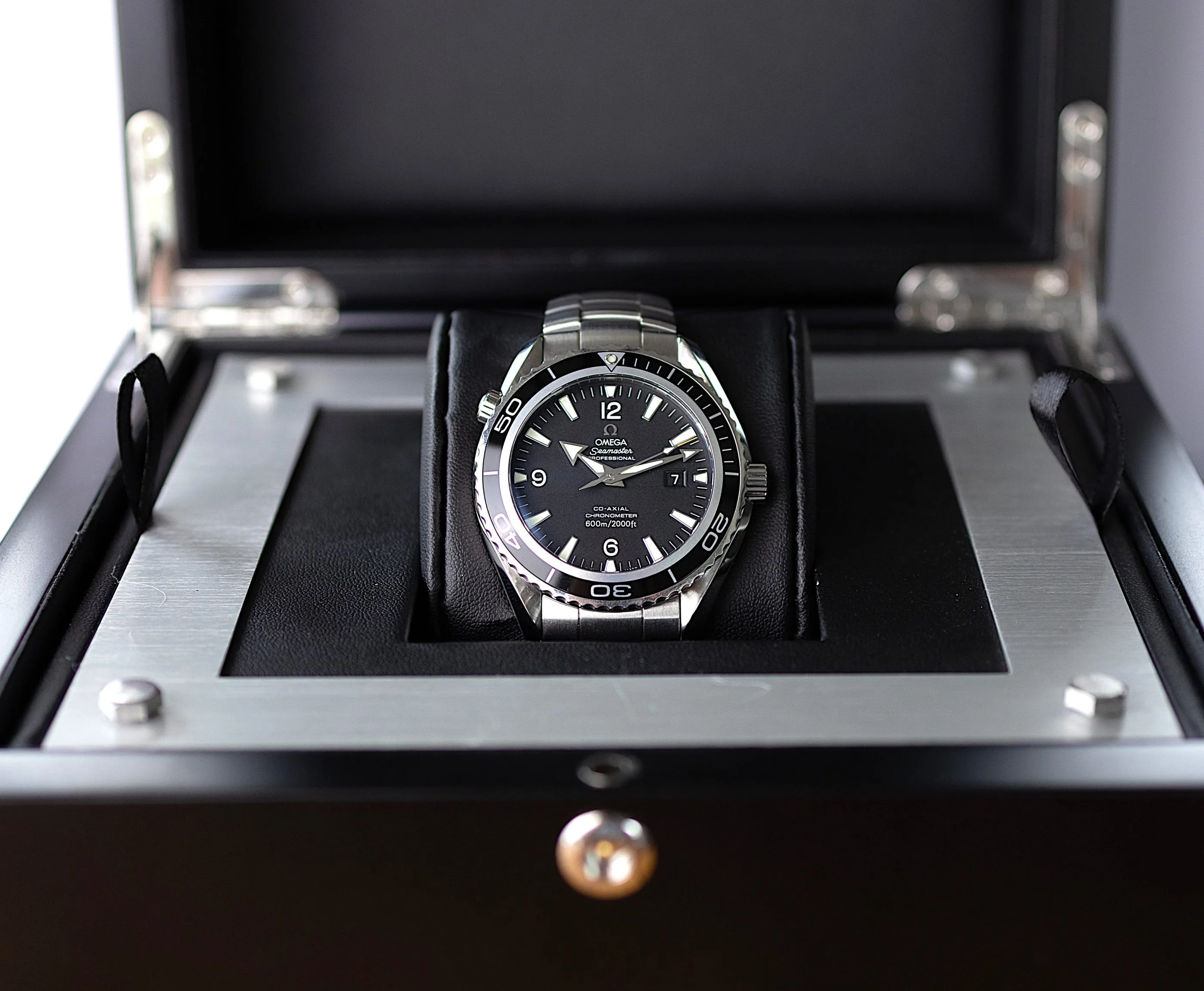 Omega Seamaster Planet Ocean detail 3