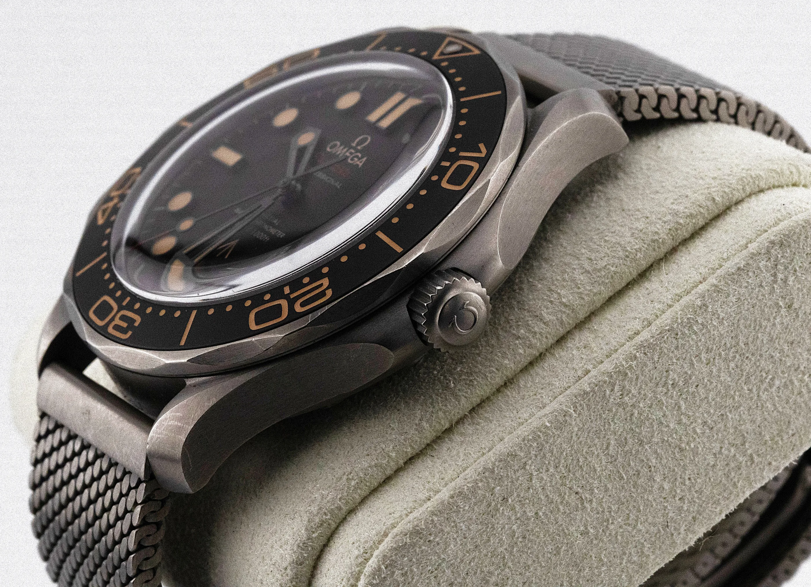 Omega Omega Seamaster Diver 300M Chronometer 42mm "007 Edition" detail 4