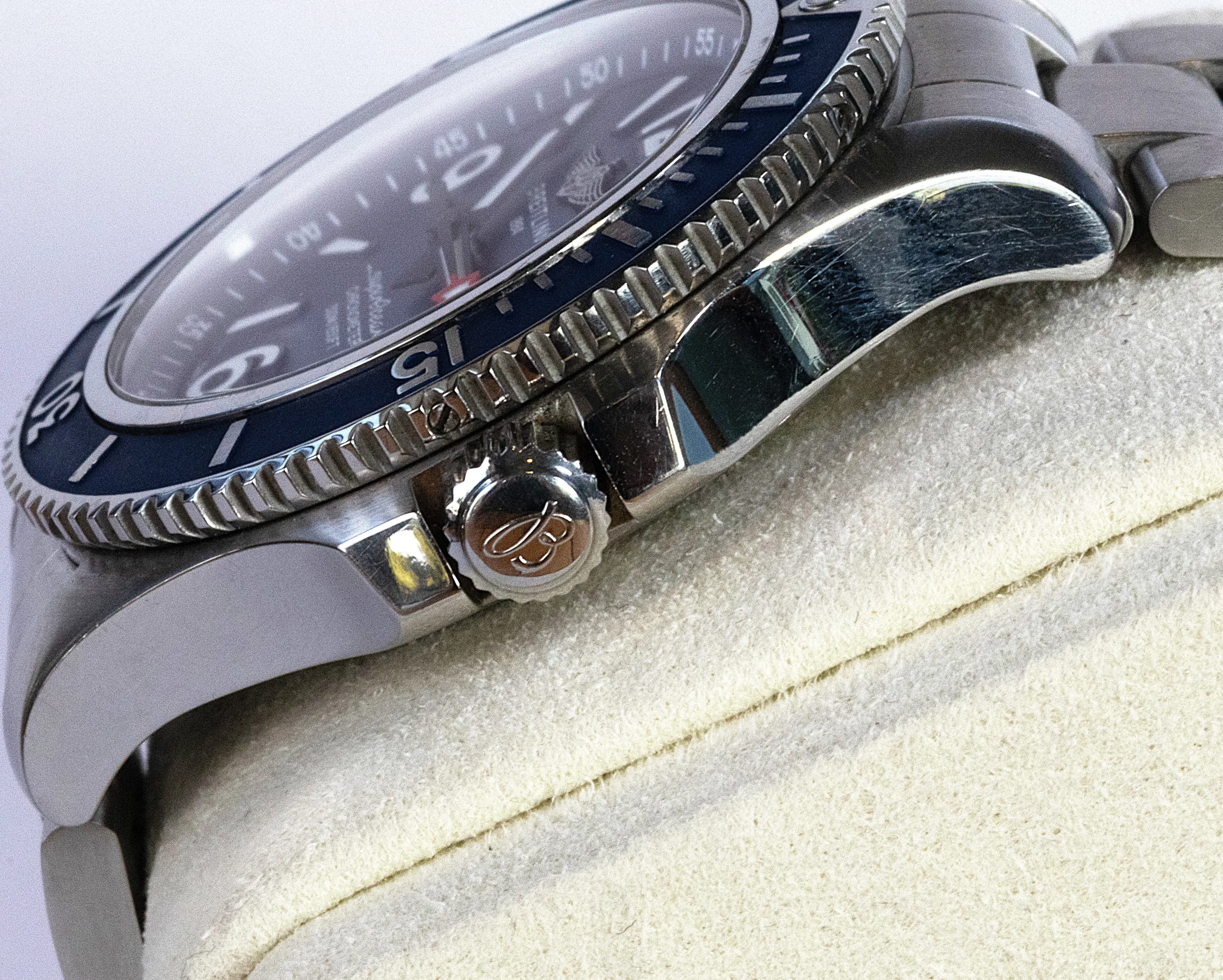 Breitling Superocean detail 5