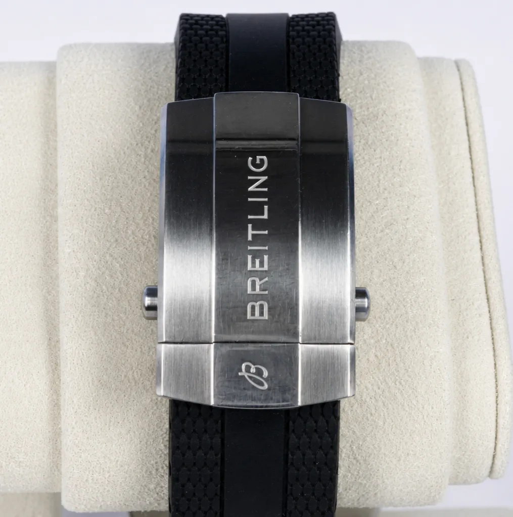 Breitling Avenger detail 14