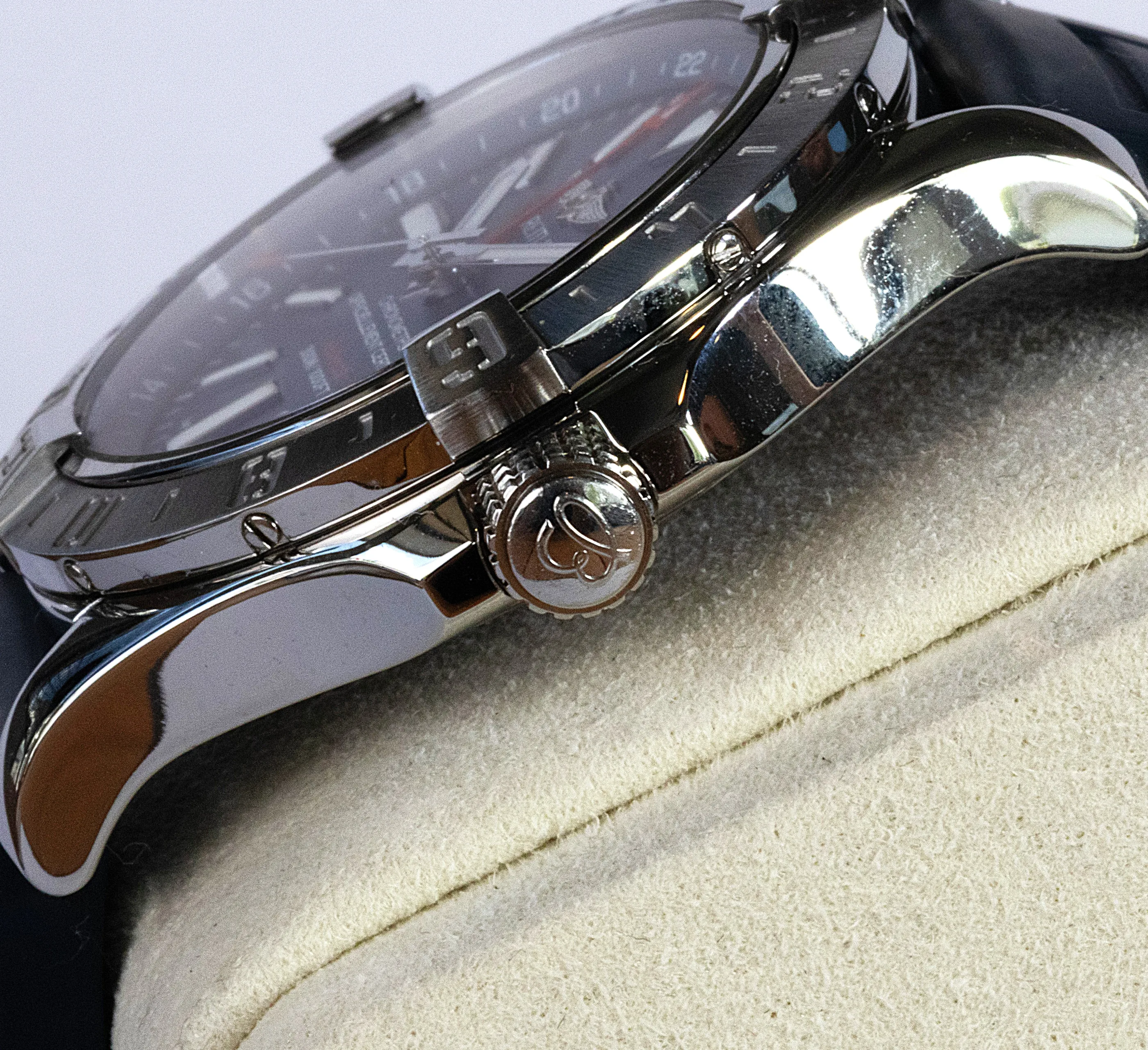 Breitling Avenger II GMT detail 2