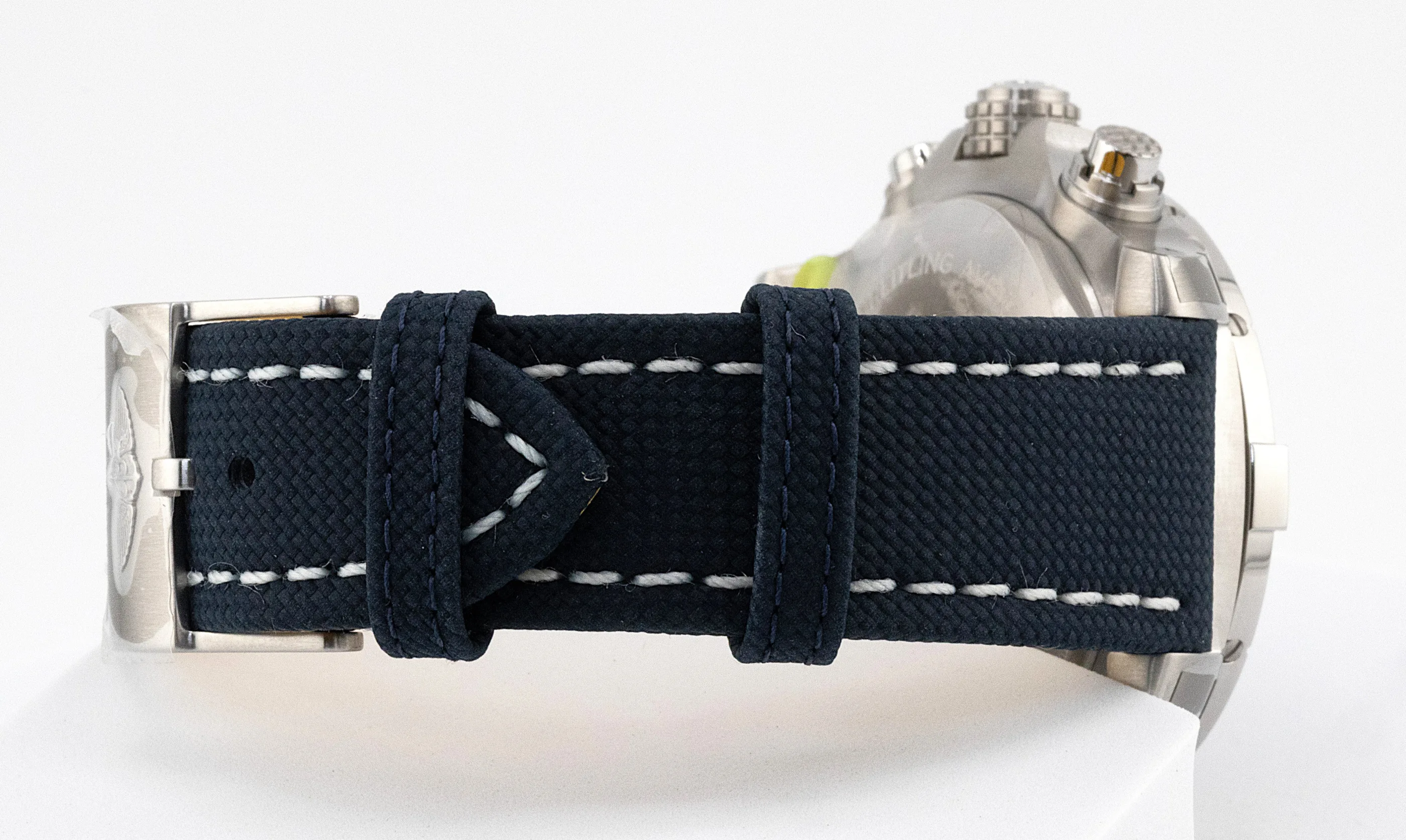Breitling Avenger Chrono GMT detail 8