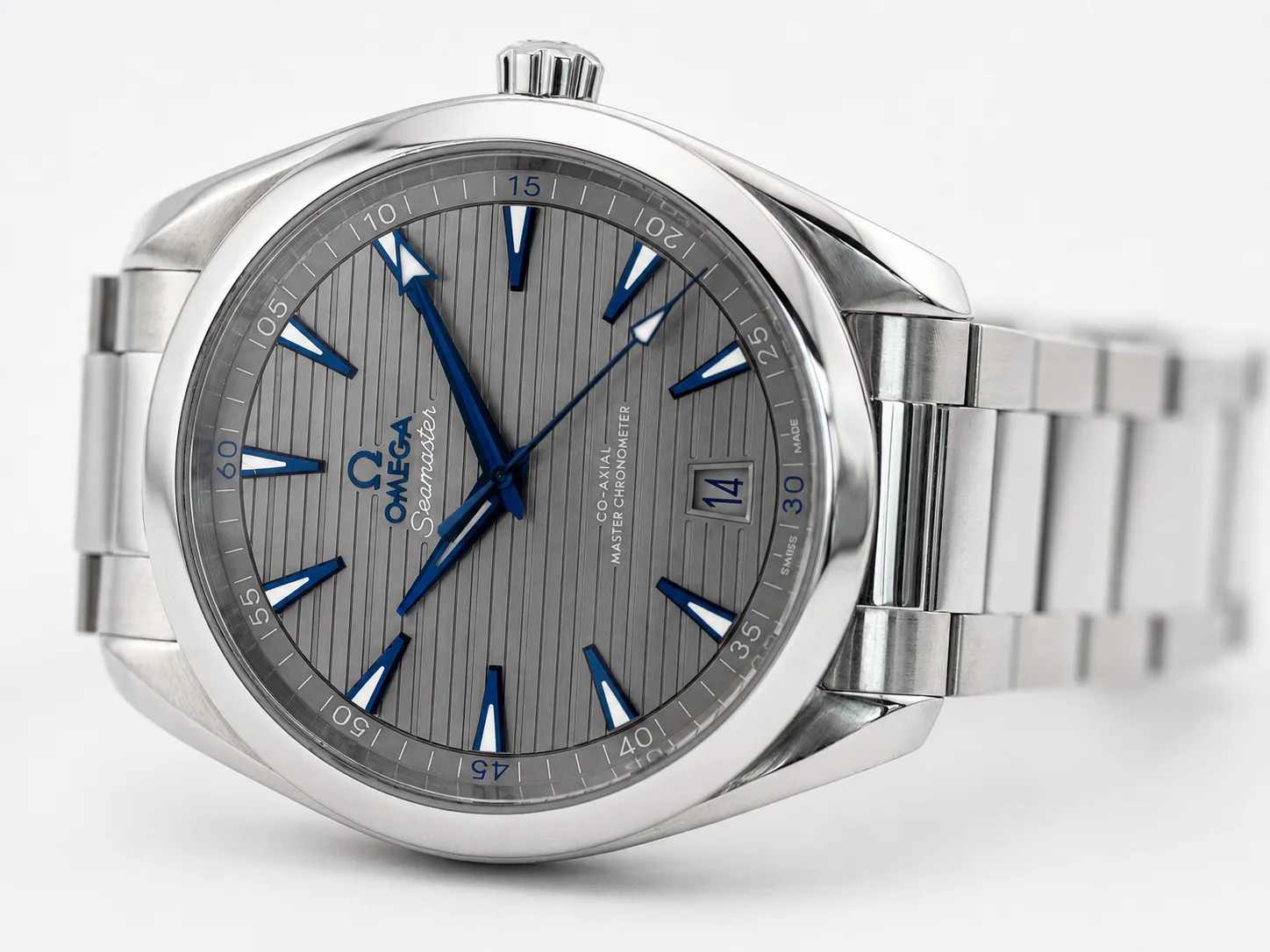 Omega Aqua Terra detail 2