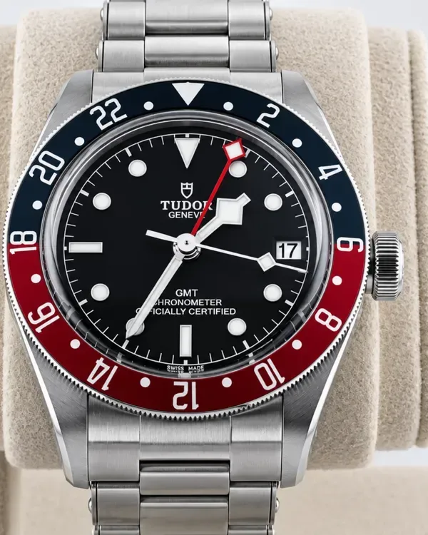 Tudor Black Bay GMT "Pepsi" 41MM detail 2