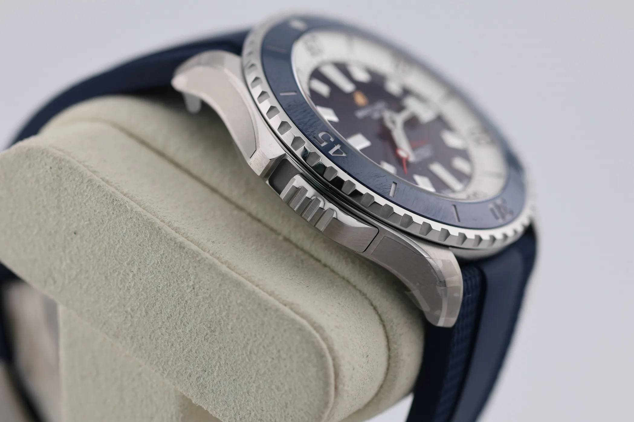 Breitling Superocean detail 8