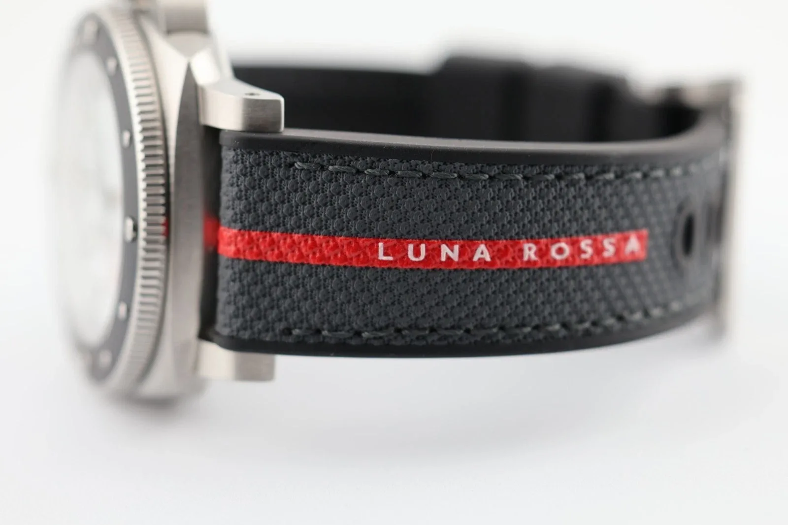 Panerai Submersible Luna Rossa White Dial detail 6