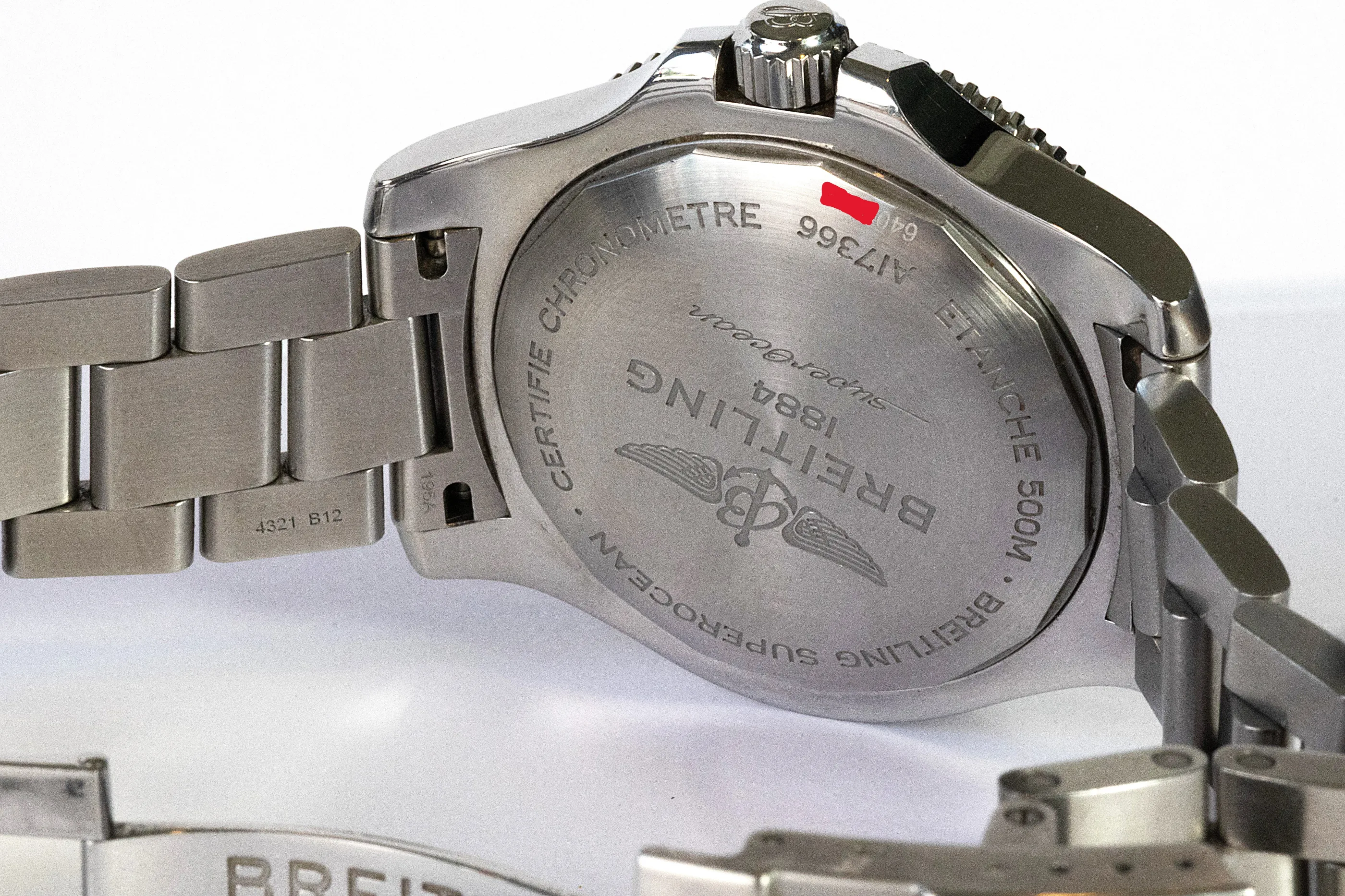 Breitling Superocean detail 9