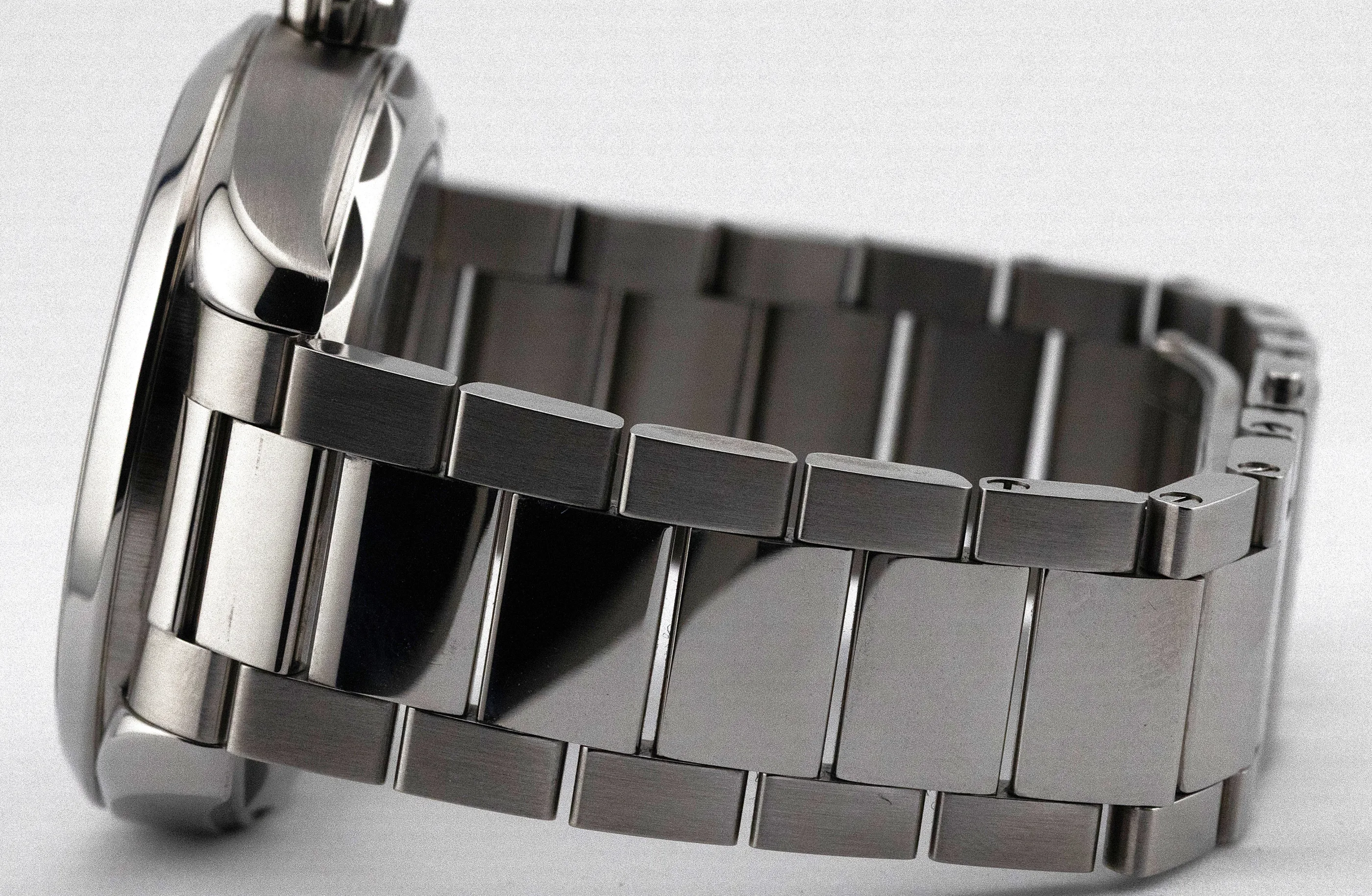 Omega Aqua Terra detail 8