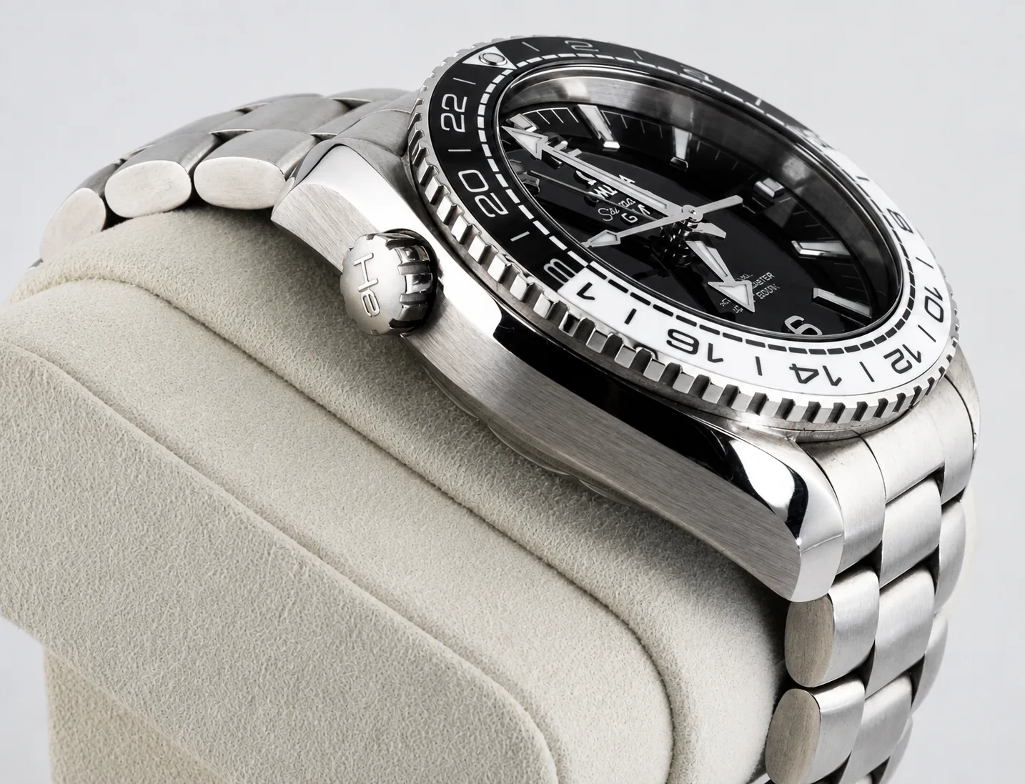Omega Seamaster Planet Ocean 600M GMT detail 6
