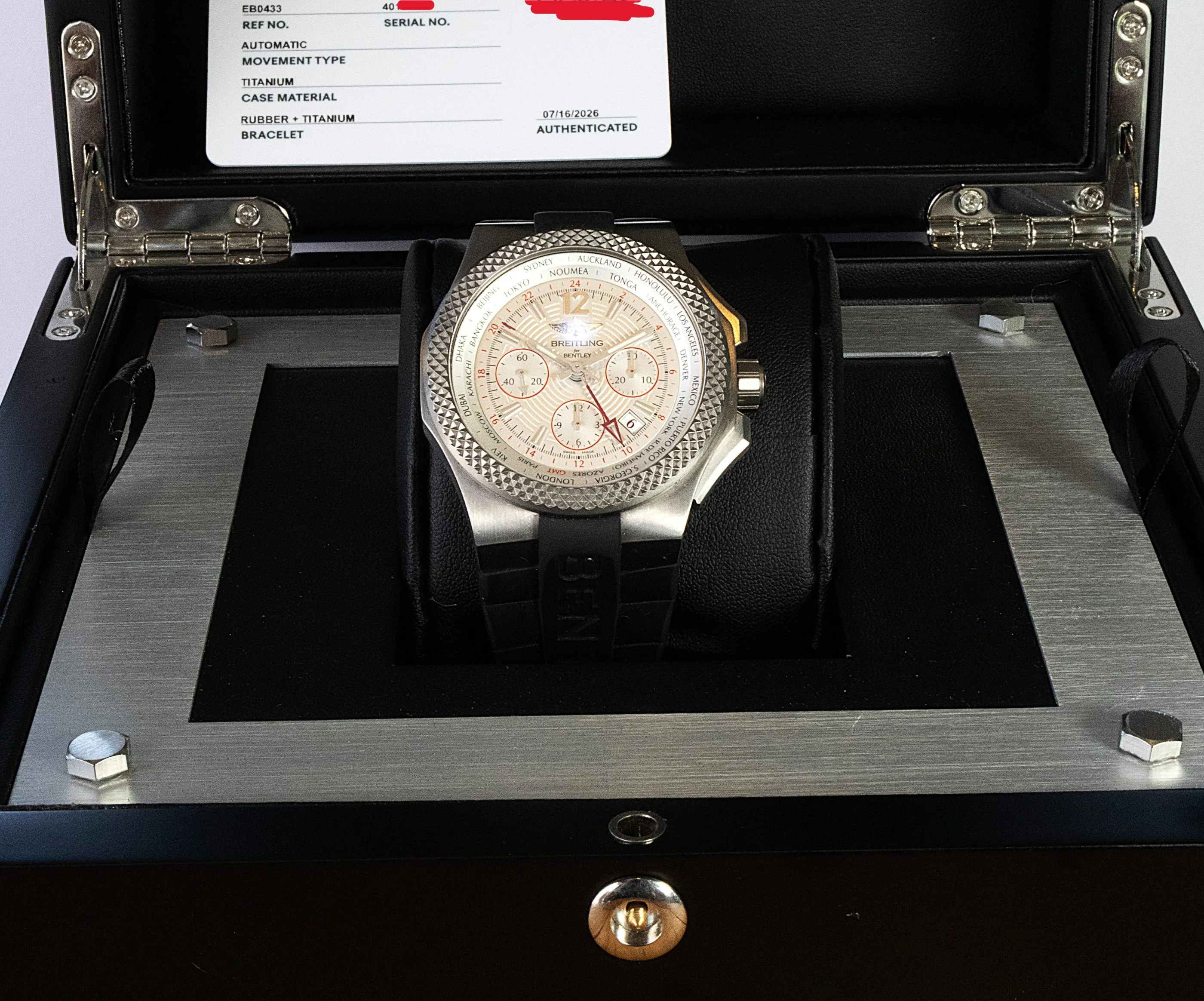 Breitling Bentley GMT detail 11