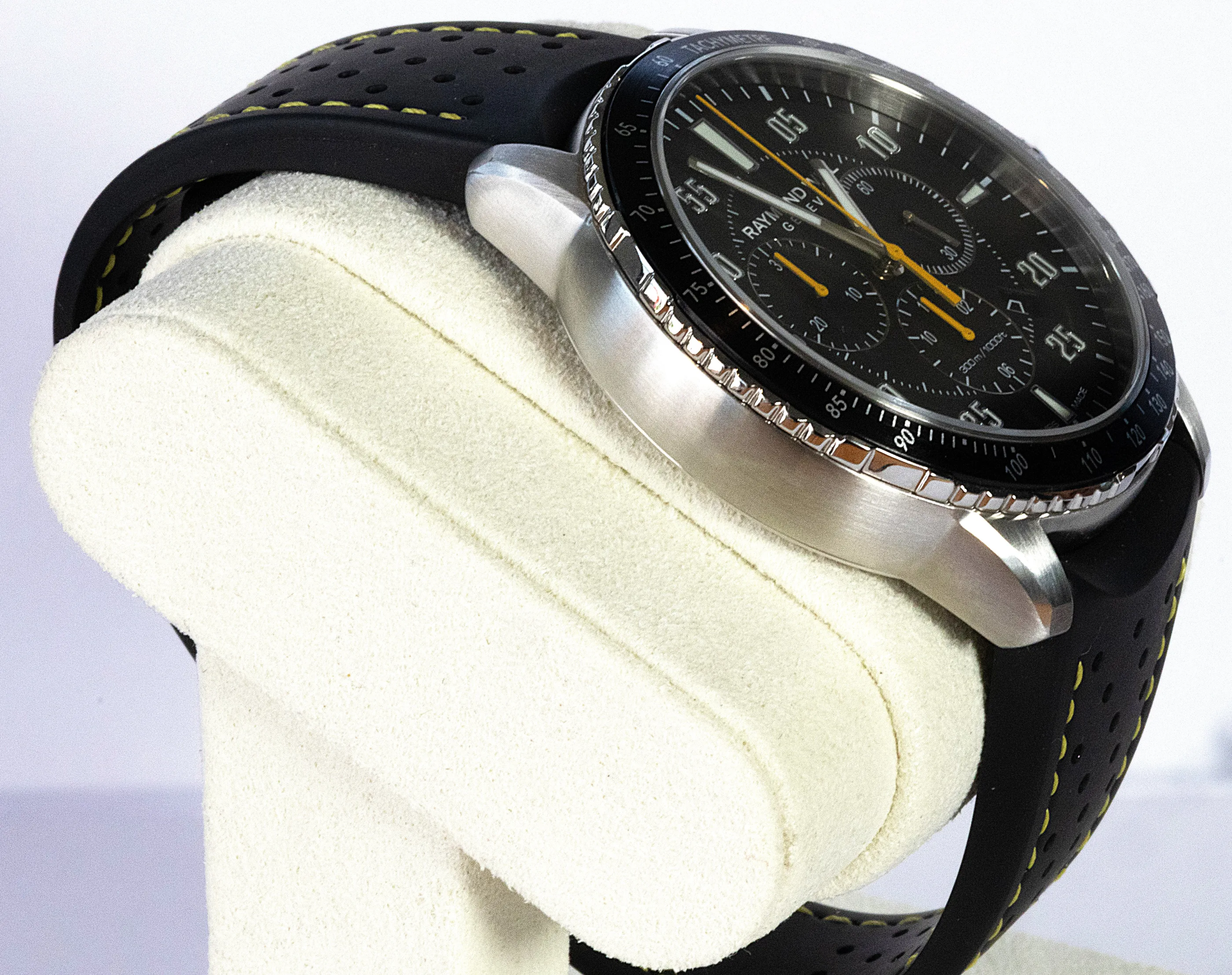 Raymond Weil Tango 300 Chronograph detail 2