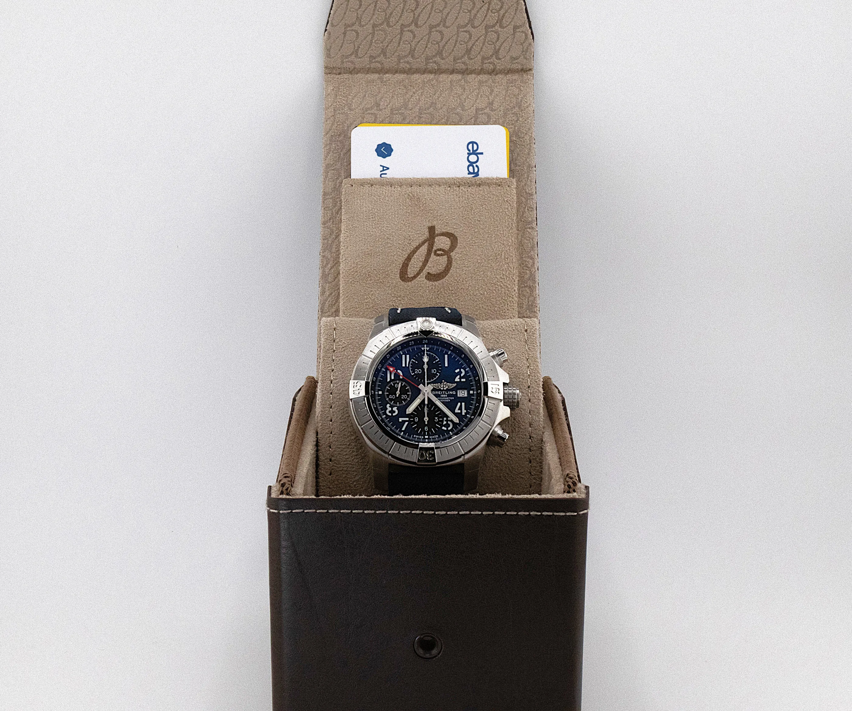 Breitling Avenger Chrono GMT detail 11