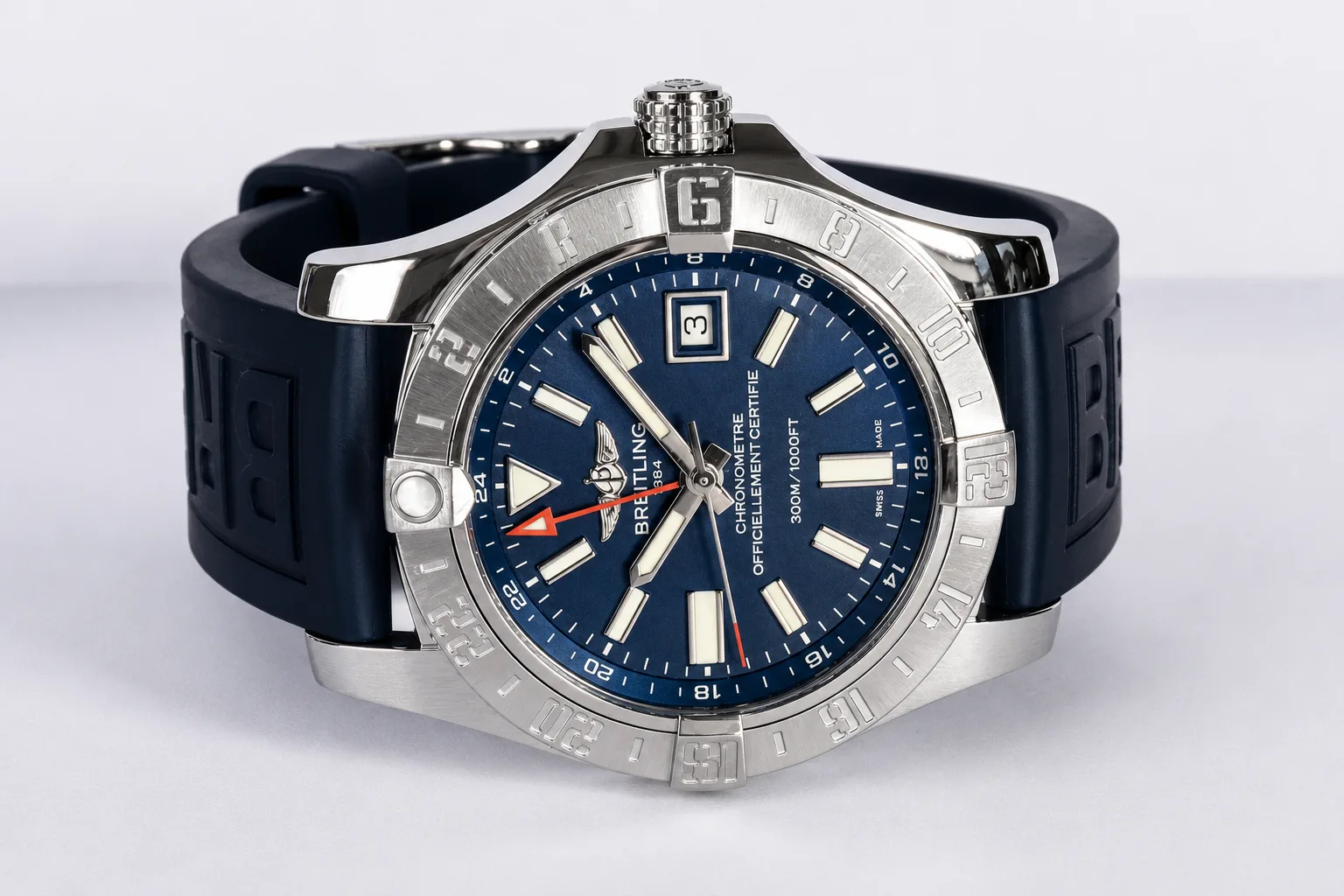 Breitling Avenger II GMT detail 1