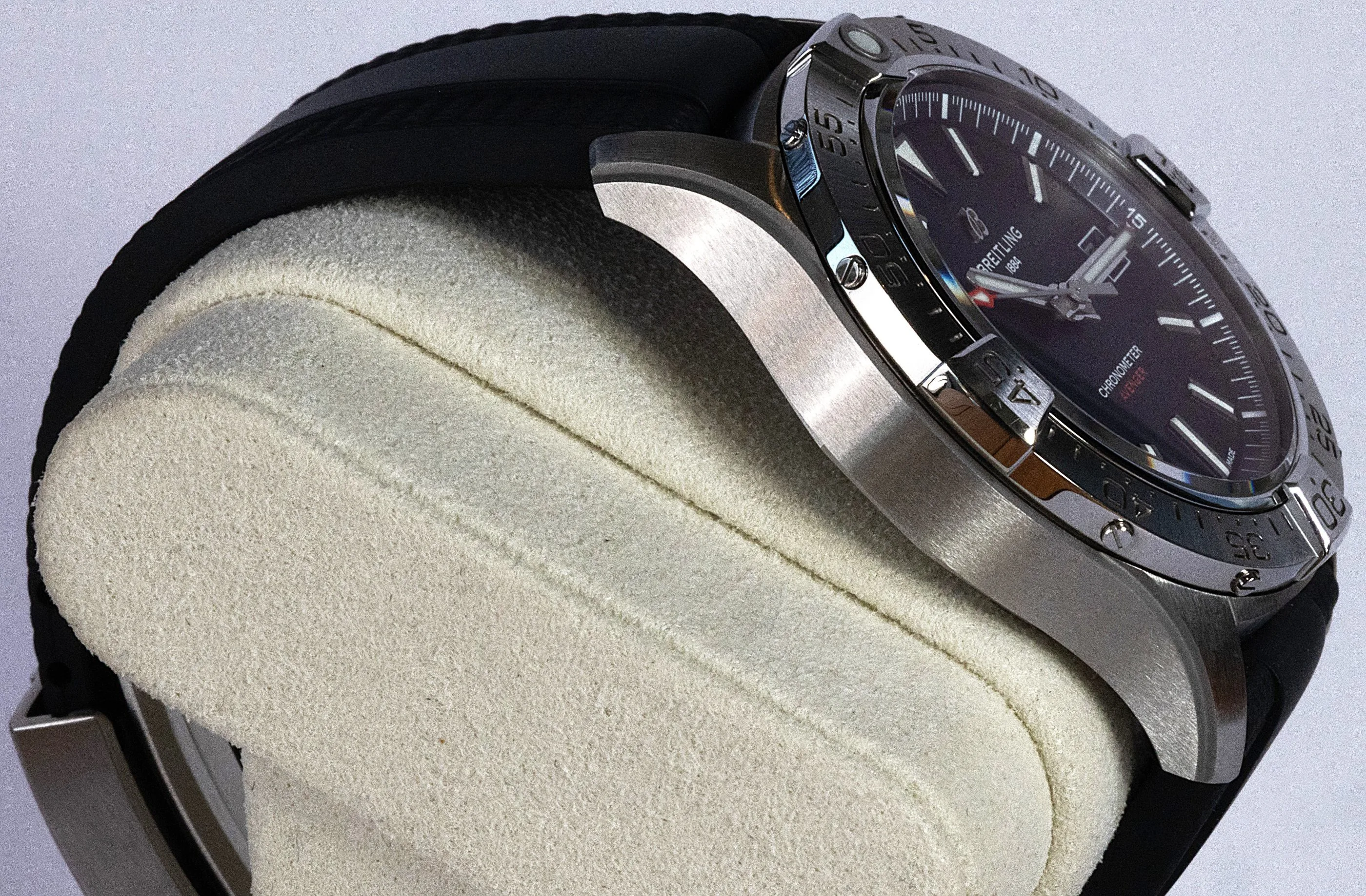 Breitling Avenger detail 4