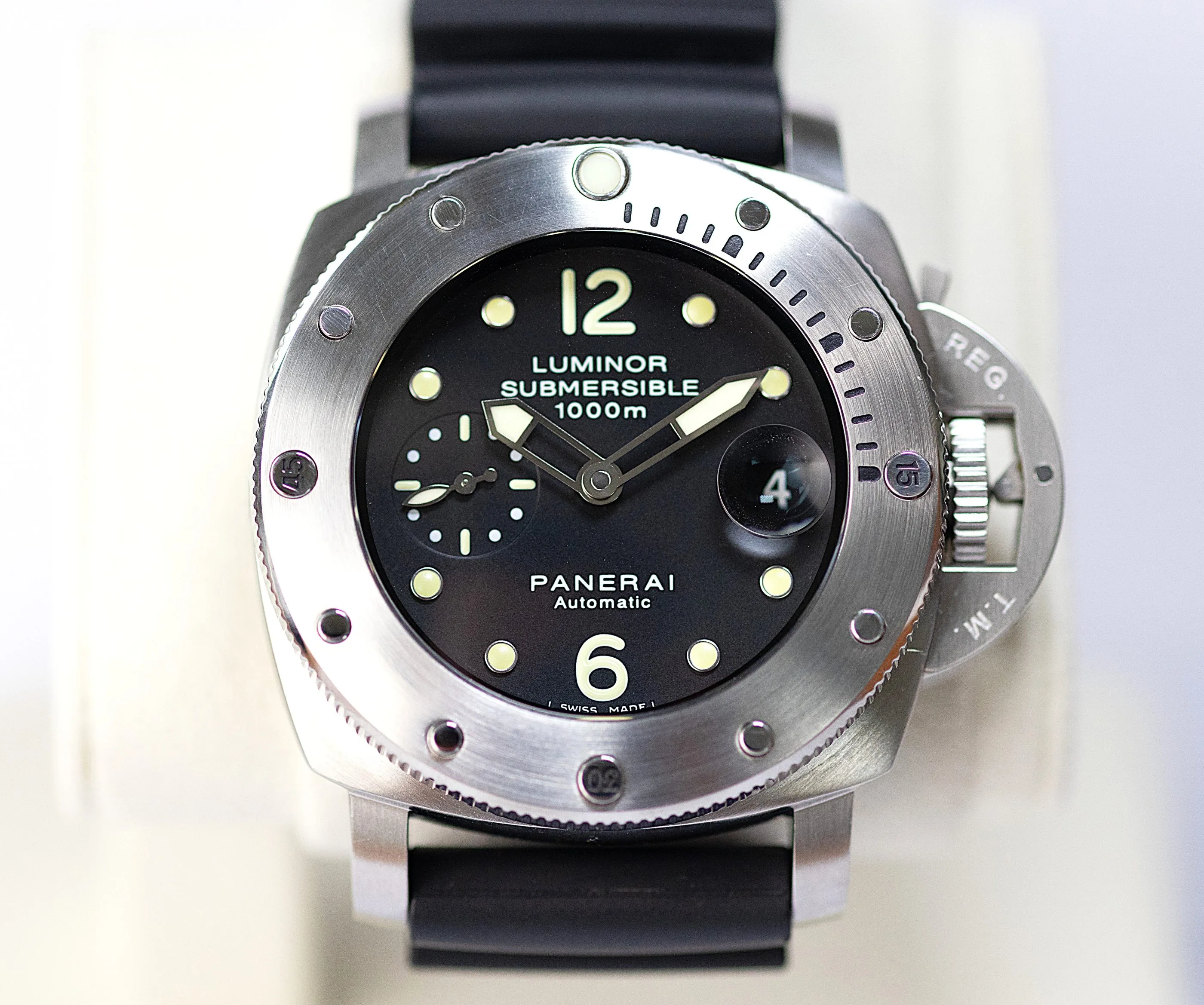 Panerai Luminor Submersible detail 1
