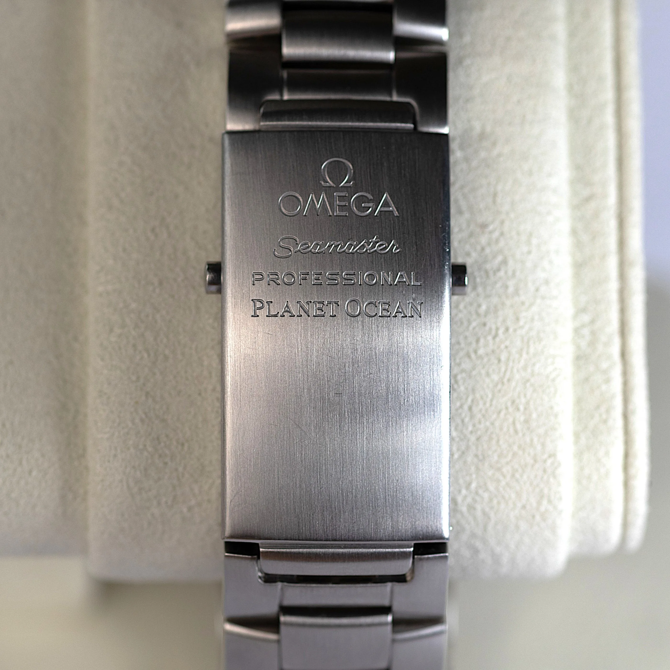 Omega Seamaster Planet Ocean detail 6