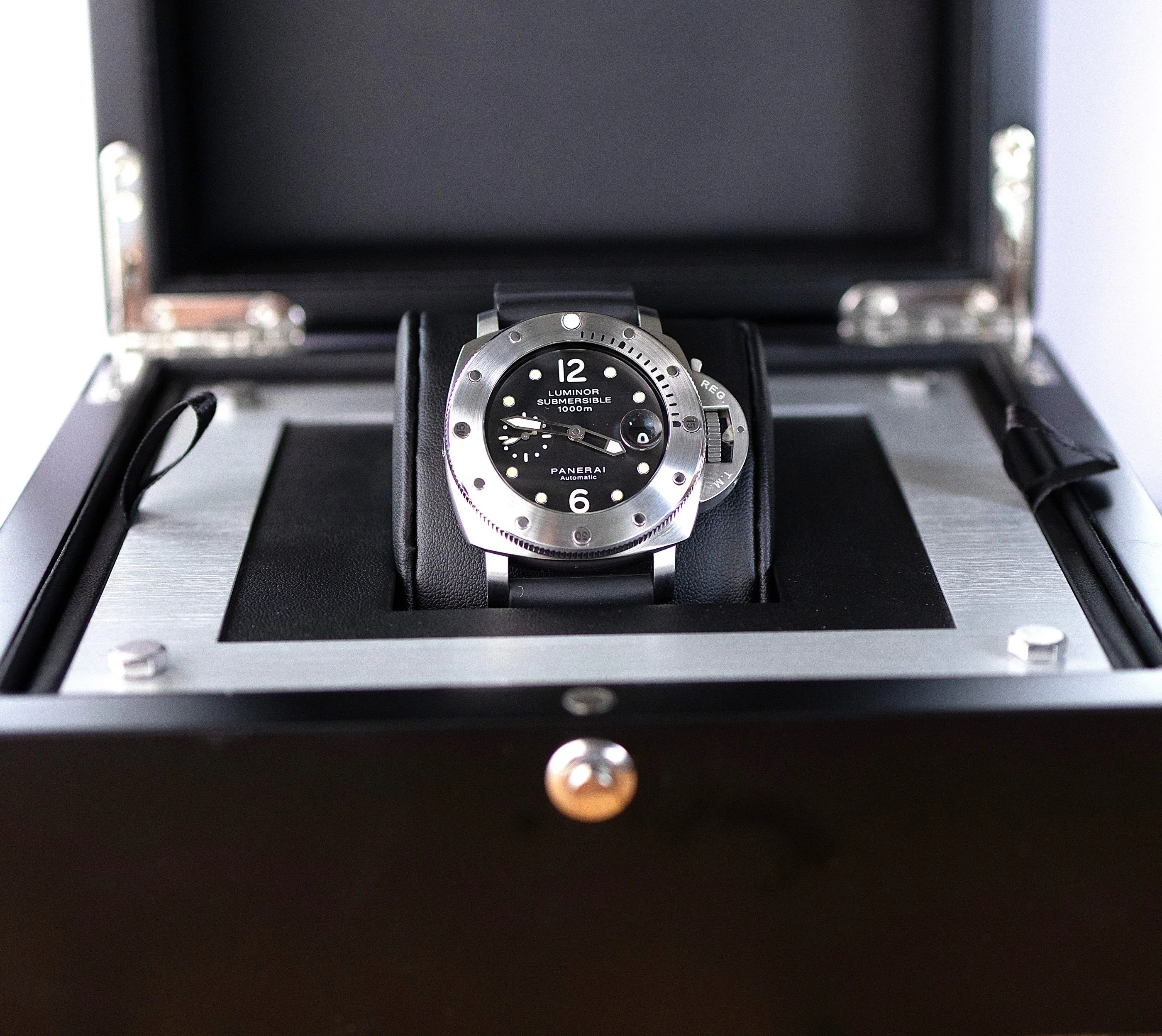 Panerai Luminor Submersible detail 3
