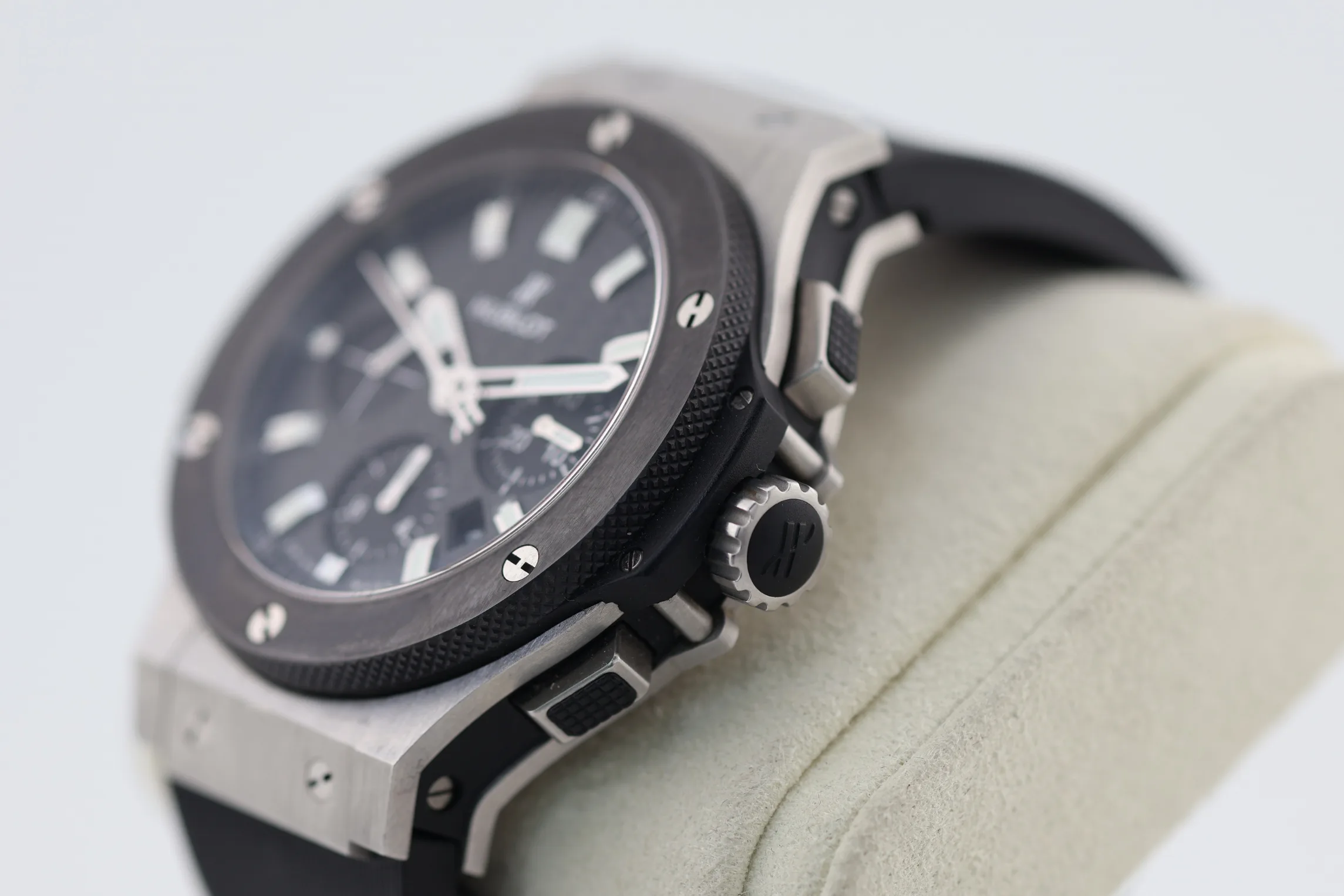 Hublot Big Bang Carbon Fiber detail 6