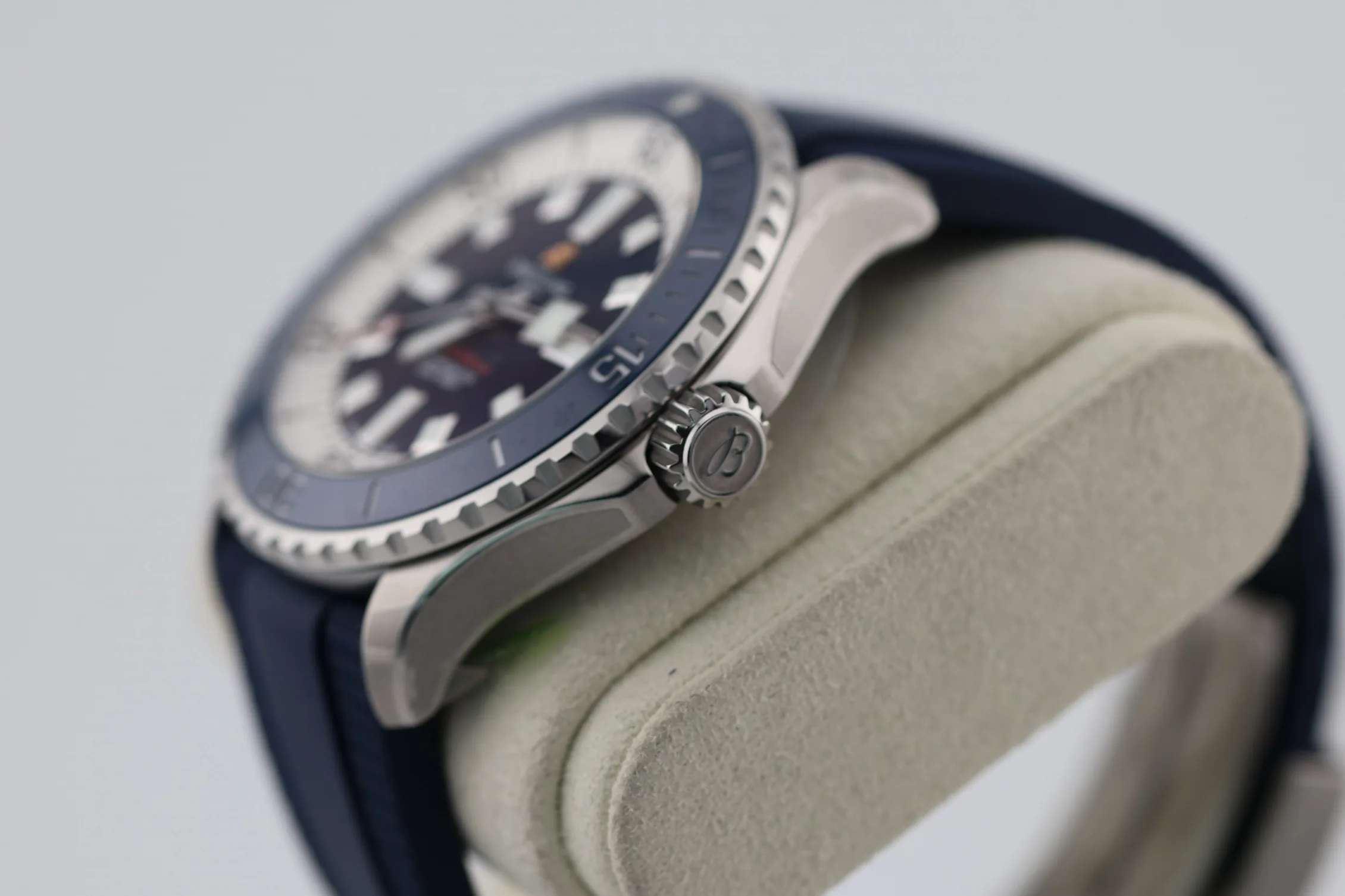 Breitling Superocean detail 7