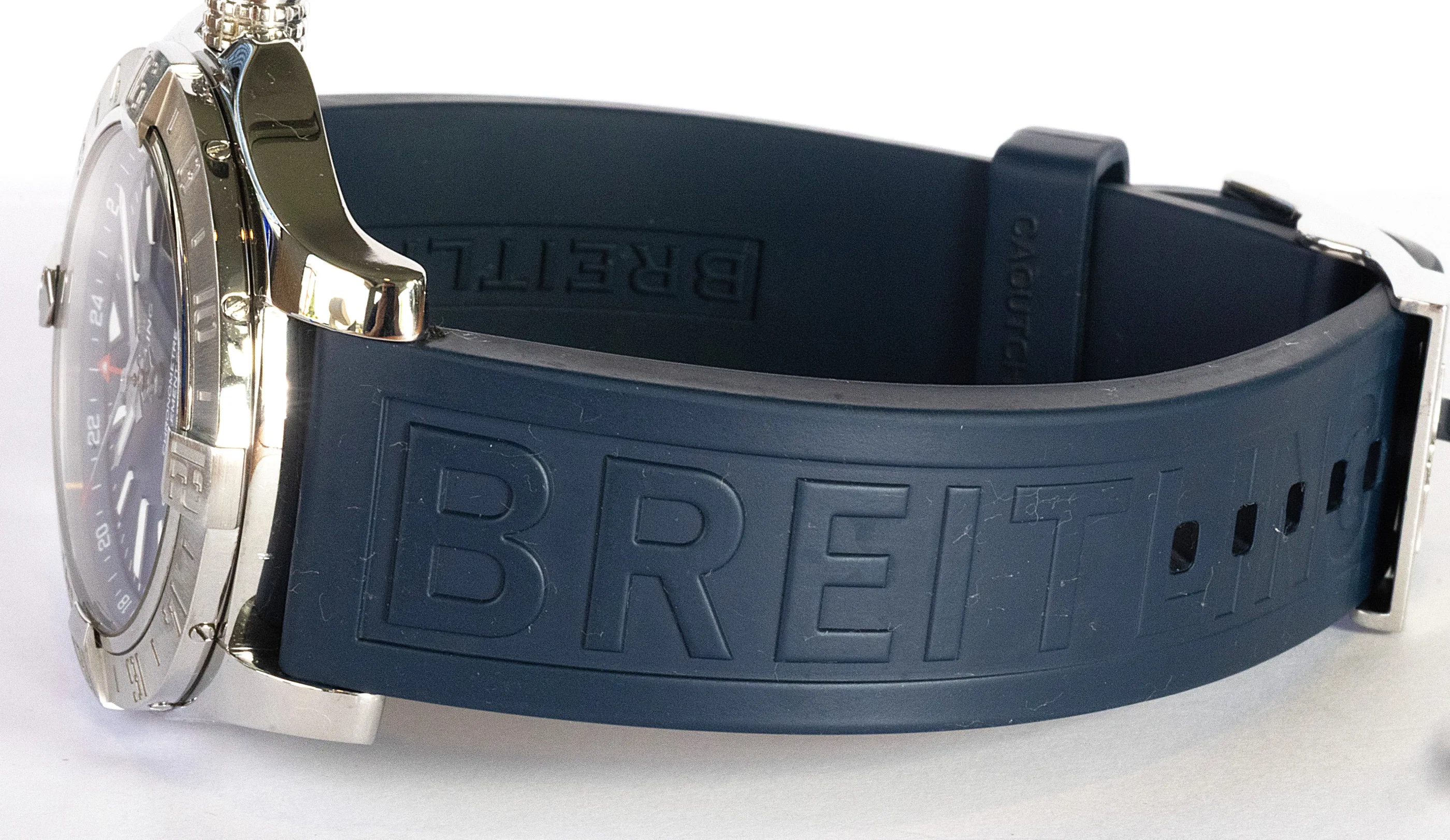 Breitling Avenger II GMT detail 8